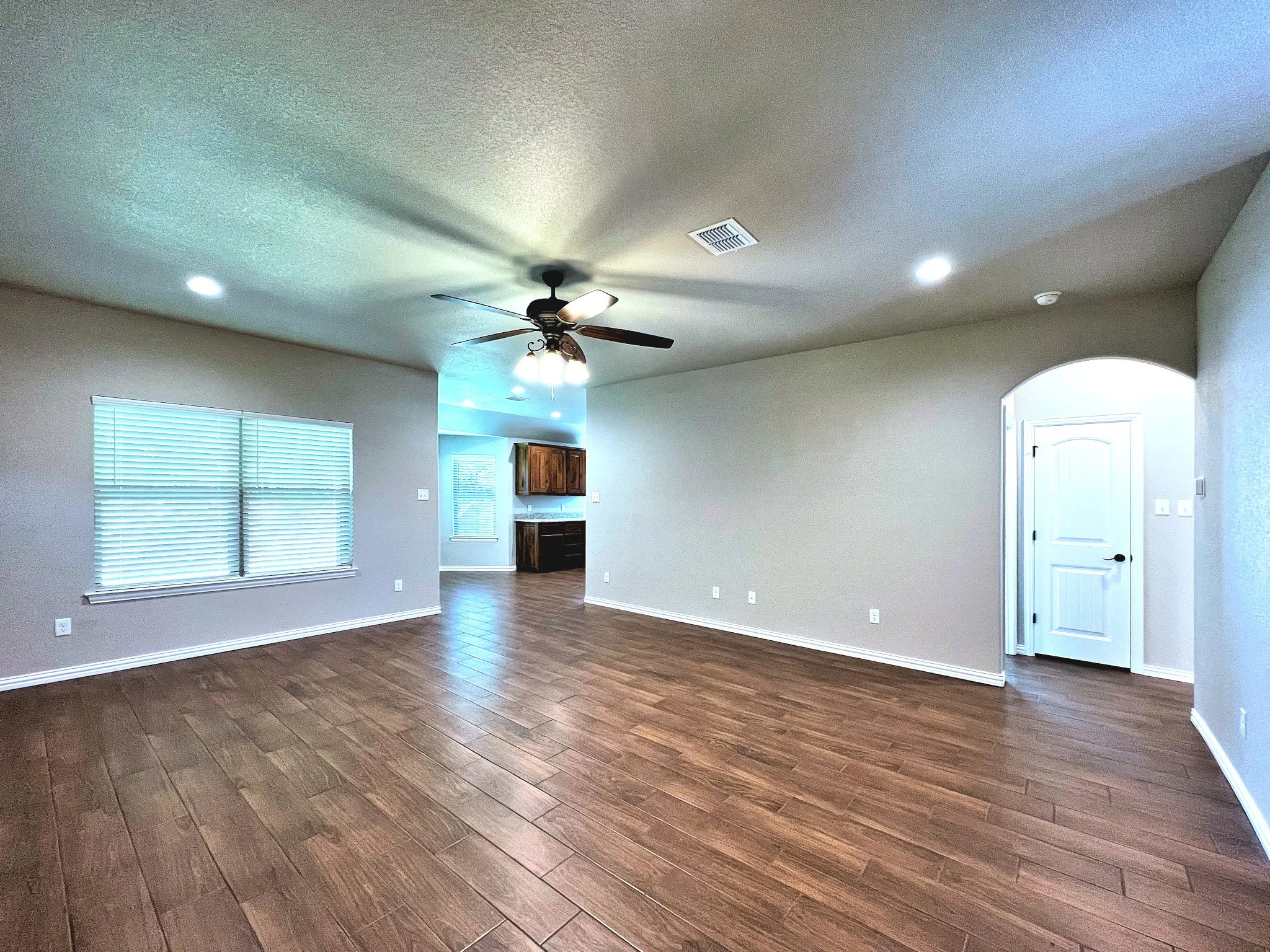 Single Family Residence For Rent in Parker County , 219 Clover Circle, Weatherford, Texas 76086, 3 Bedroom, 2 Bathroom, 2 Garage spaces, 1,575 Sqft, built in 2022, mls#21350591, Real Estate Agent in Weatherford, Homes For Rent in Parker county, Homes For Rent in Weatherford, Realtor in Weatherford Texas, Real Estate Brokerage Independent Realty Texas, Luminita Cordes Realtor