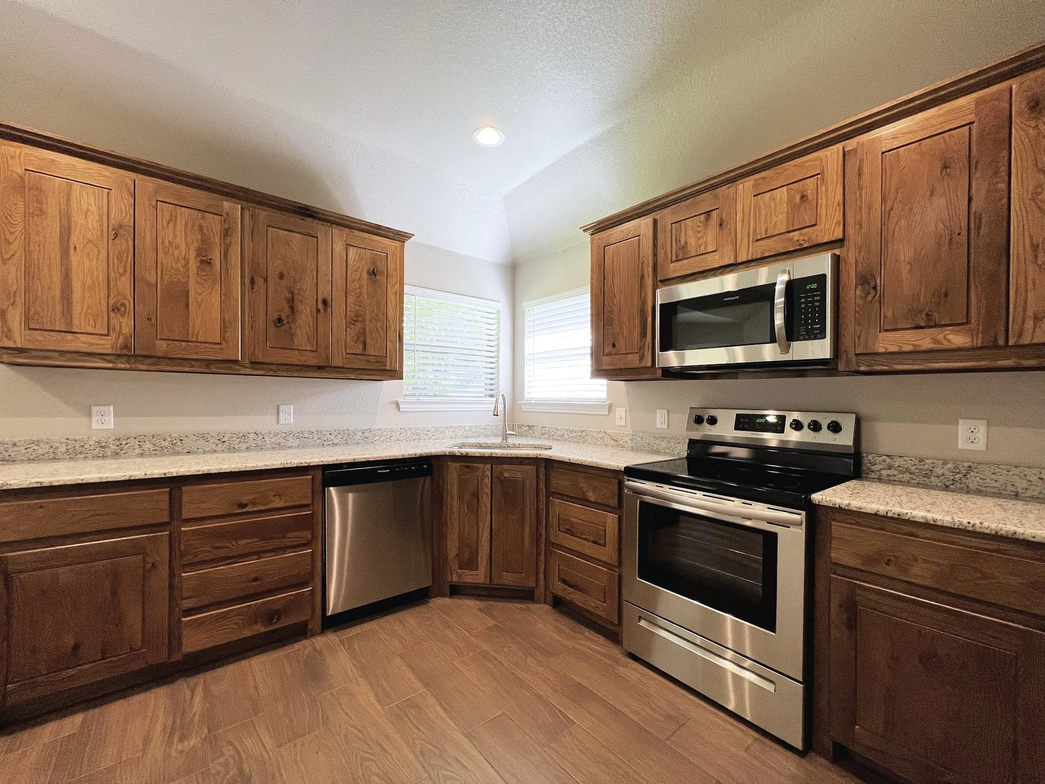 Single Family Residence For Rent in Parker County , 219 Clover Circle, Weatherford, Texas 76086, 3 Bedroom, 2 Bathroom, 2 Garage spaces, 1,575 Sqft, built in 2022, mls#21350591, Real Estate Agent in Weatherford, Homes For Rent in Parker county, Homes For Rent in Weatherford, Realtor in Weatherford Texas, Real Estate Brokerage Independent Realty Texas, Luminita Cordes Realtor