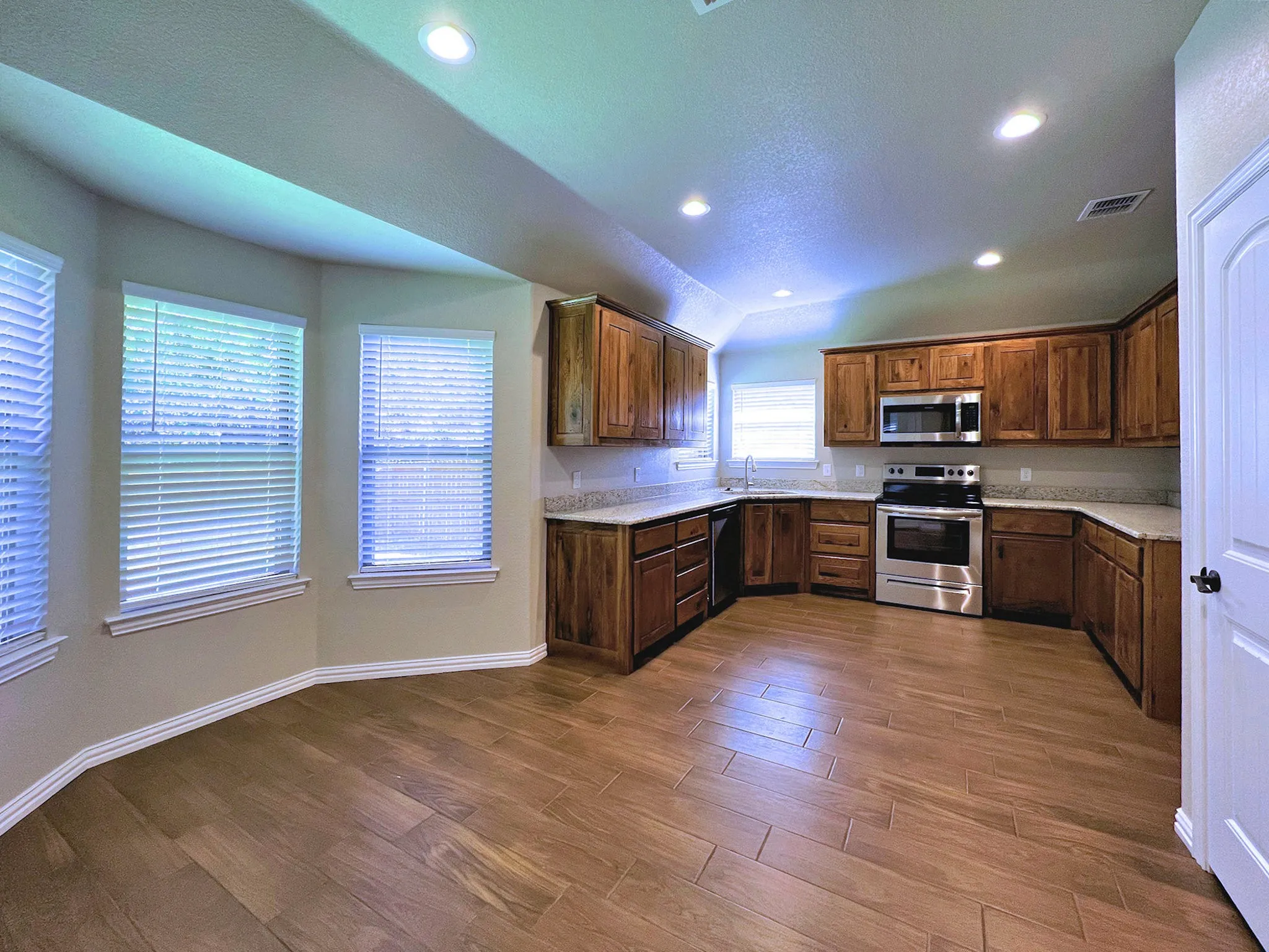 Single Family Residence For Rent in Parker County , 219 Clover Circle, Weatherford, Texas 76086, 3 Bedroom, 2 Bathroom, 2 Garage spaces, 1,575 Sqft, built in 2022, mls#21350591, Real Estate Agent in Weatherford, Homes For Rent in Parker county, Homes For Rent in Weatherford, Realtor in Weatherford Texas, Real Estate Brokerage Independent Realty Texas, Luminita Cordes Realtor