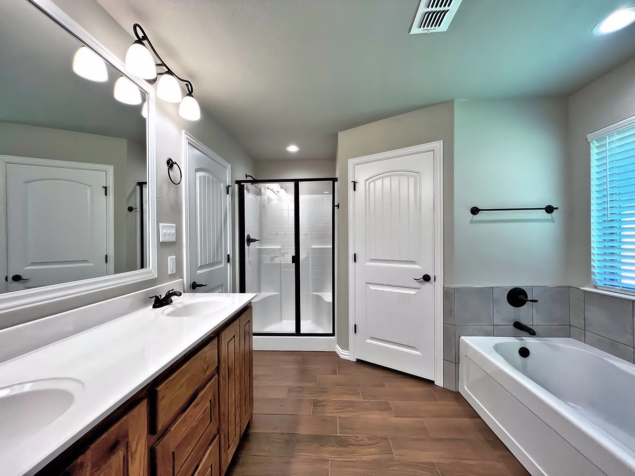 Single Family Residence For Rent in Parker County , 219 Clover Circle, Weatherford, Texas 76086, 3 Bedroom, 2 Bathroom, 2 Garage spaces, 1,575 Sqft, built in 2022, mls#21350591, Real Estate Agent in Weatherford, Homes For Rent in Parker county, Homes For Rent in Weatherford, Realtor in Weatherford Texas, Real Estate Brokerage Independent Realty Texas, Luminita Cordes Realtor