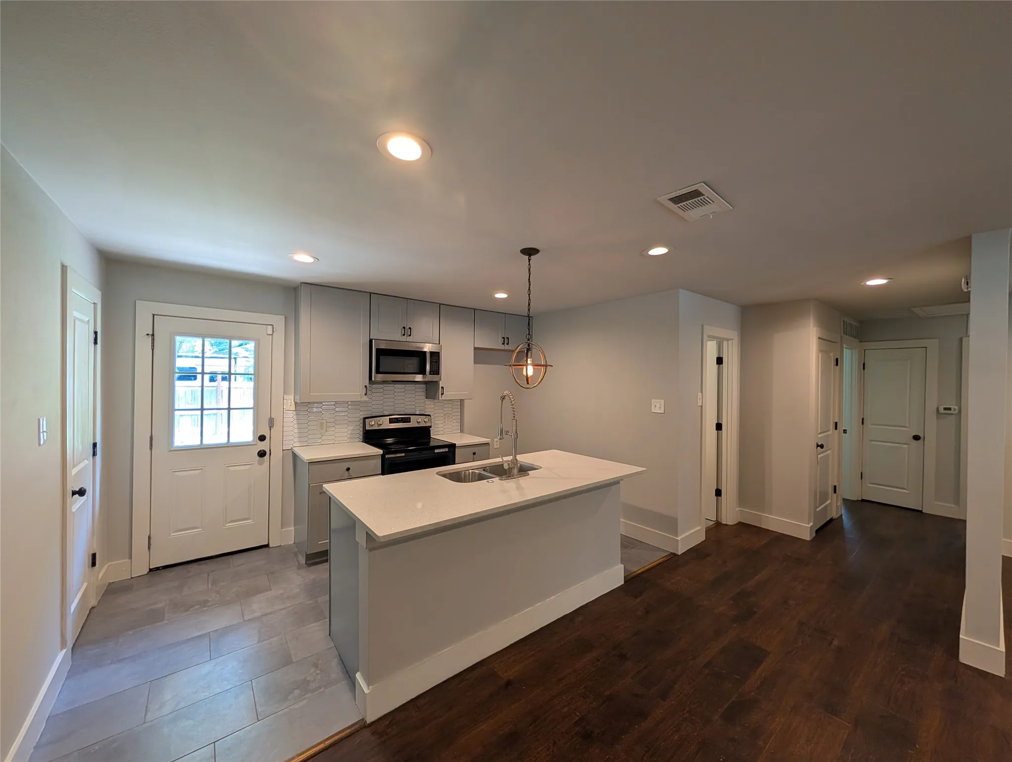 Single Family Residence For Rent in Dallas County , 11106 Visalia Drive, Dallas, Texas 75228, 4 Bedroom, 2 Bathroom, Garage spaces, 1,408 Sqft, built in 1953, mls#21351755, Real Estate Agent in Dallas, Homes For Rent in Dallas county, Homes For Rent in Dallas, Realtor in Dallas Texas, Real Estate Brokerage Independent Realty Texas, Luminita Cordes Realtor
