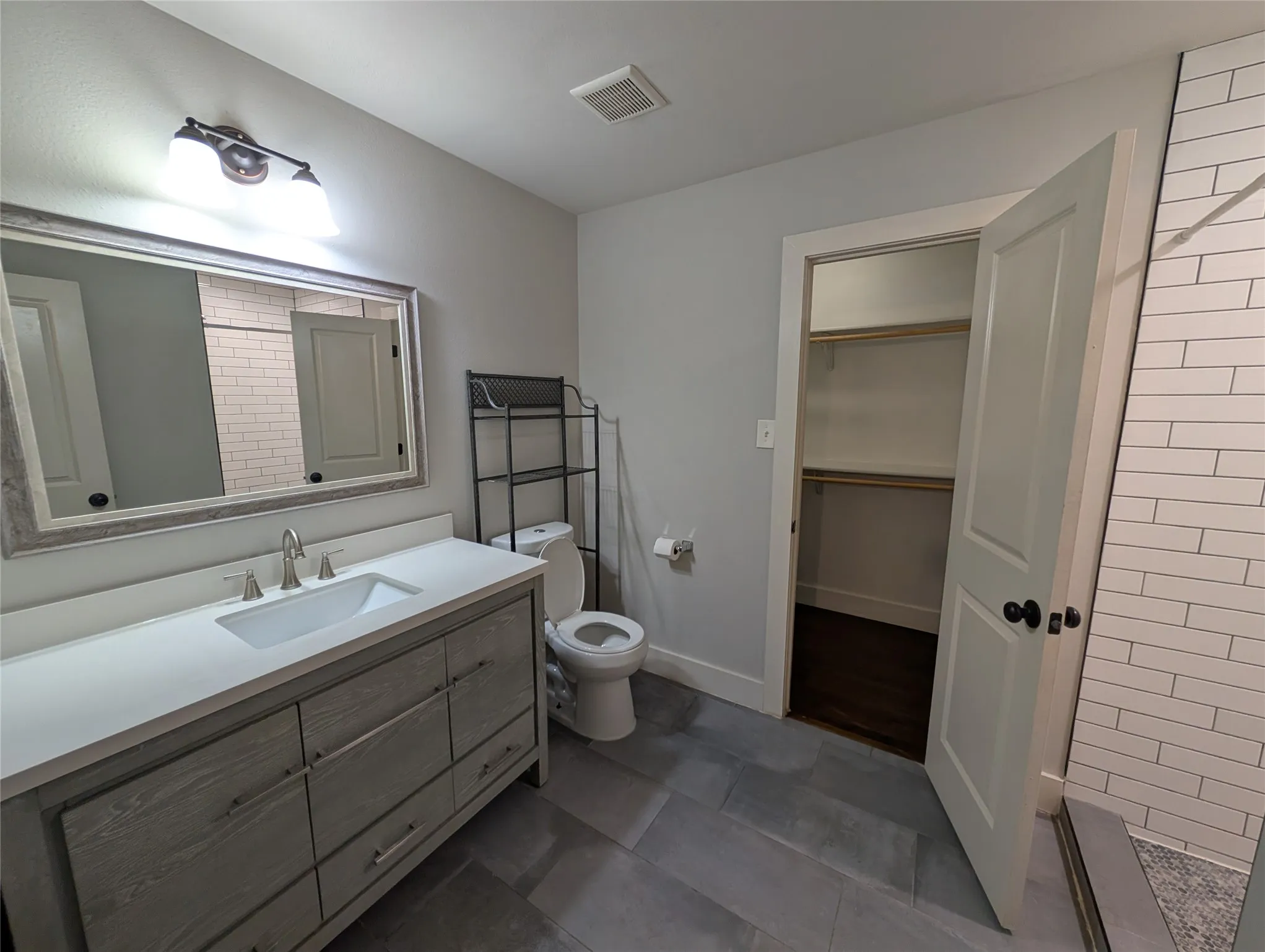 Single Family Residence For Rent in Dallas County , 11106 Visalia Drive, Dallas, Texas 75228, 4 Bedroom, 2 Bathroom, Garage spaces, 1,408 Sqft, built in 1953, mls#21351755, Real Estate Agent in Dallas, Homes For Rent in Dallas county, Homes For Rent in Dallas, Realtor in Dallas Texas, Real Estate Brokerage Independent Realty Texas, Luminita Cordes Realtor