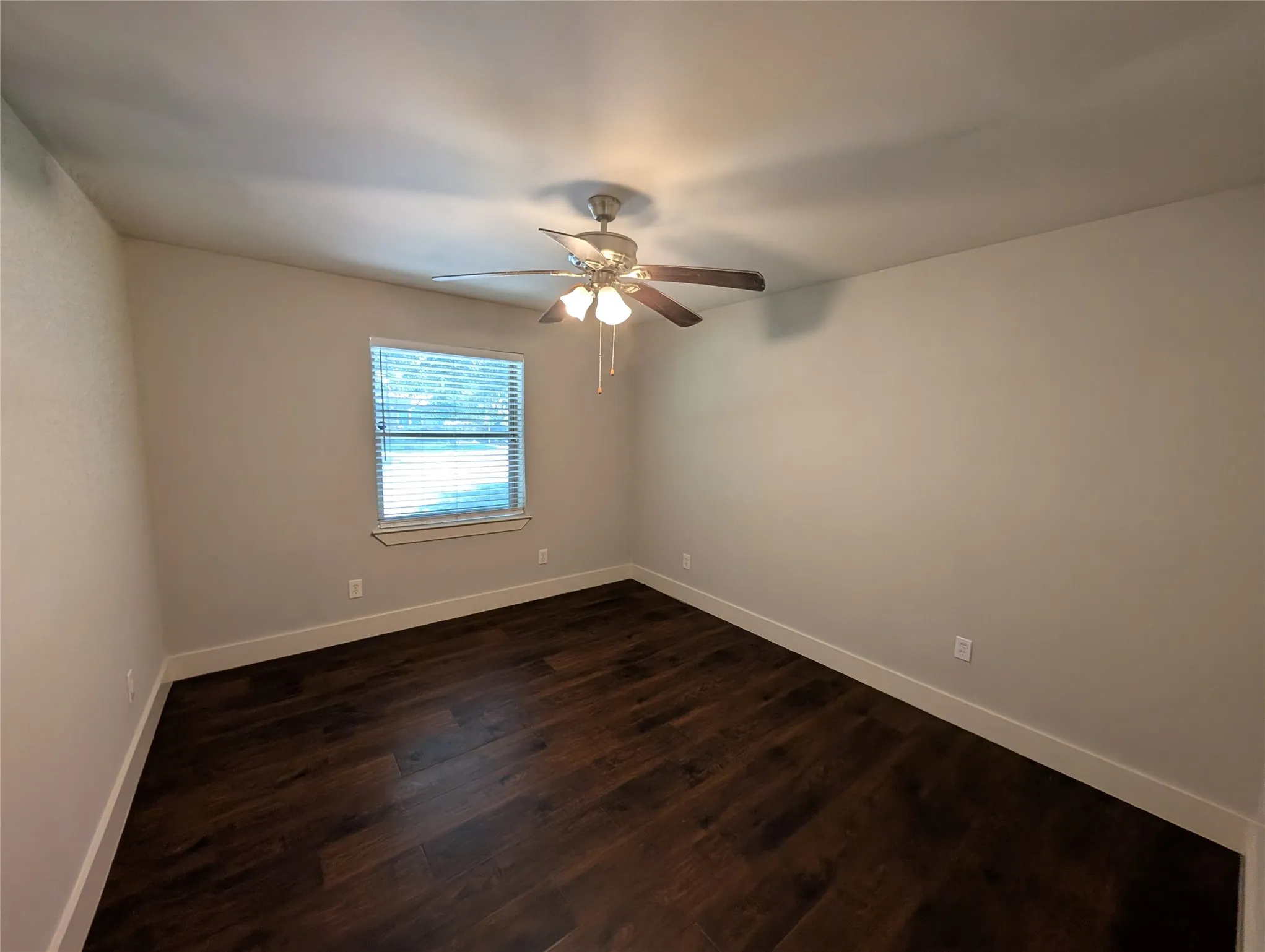 Single Family Residence For Rent in Dallas County , 11106 Visalia Drive, Dallas, Texas 75228, 4 Bedroom, 2 Bathroom, Garage spaces, 1,408 Sqft, built in 1953, mls#21351755, Real Estate Agent in Dallas, Homes For Rent in Dallas county, Homes For Rent in Dallas, Realtor in Dallas Texas, Real Estate Brokerage Independent Realty Texas, Luminita Cordes Realtor