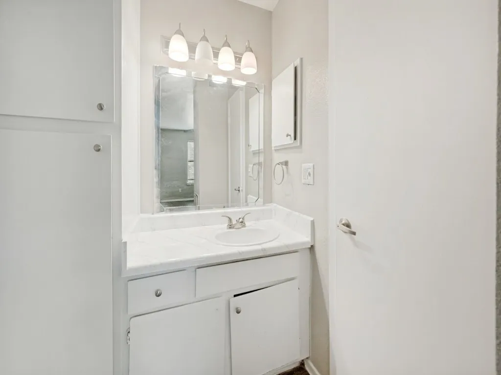 2nd floor bathroom
