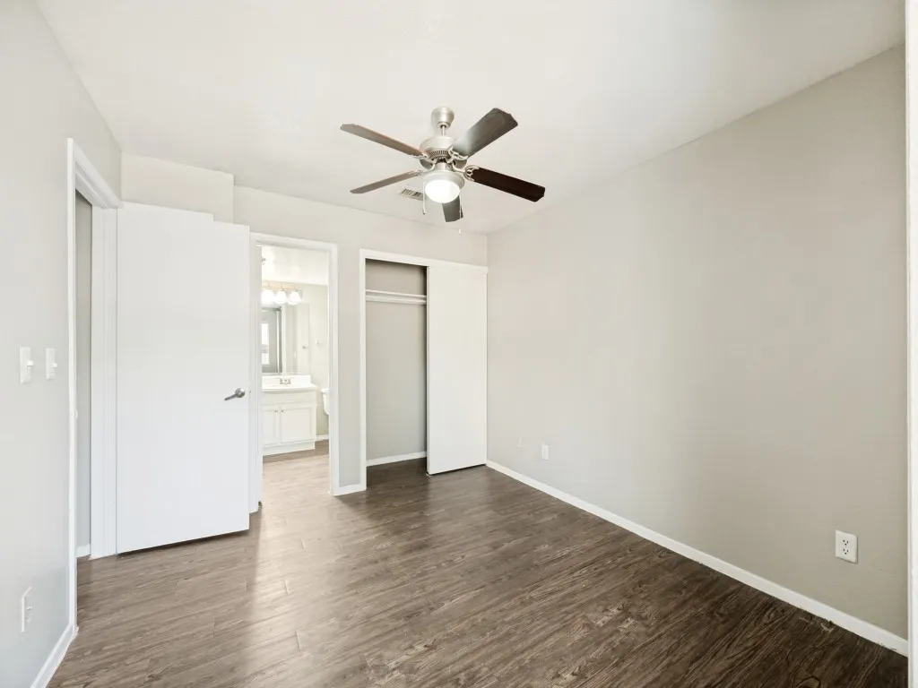Condominium For Sale in Tarrant County , 1122 Millview Drive 2101, Arlington, Texas 76012, 2 Bedroom, 2 Bathroom, Garage spaces, 1,000 Sqft, built in 1984, Price $130,000, mls#21350659, Real Estate Agent in Arlington, Homes For Sale in Tarrant county, Homes For Sale in Arlington, Realtor in Arlington Texas, Real Estate Brokerage Independent Realty Texas, Luminita Cordes Realtor