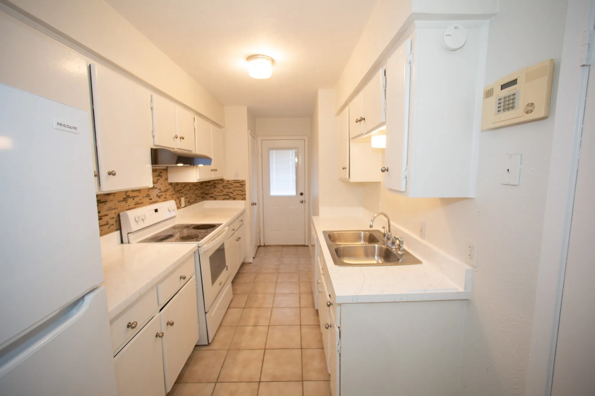 Townhouse For Sale in Dallas County , 13552 Waterfall Way, Dallas, Texas 75240, 3 Bedroom, 2 Bathroom, 2 Garage spaces, 1,170 Sqft, built in 1969, mls#21341017, Real Estate Agent in Dallas, Homes For Sale in Dallas county, Homes For Sale in Dallas, Realtor in Dallas Texas, Real Estate Brokerage Independent Realty Texas, Luminita Cordes Realtor