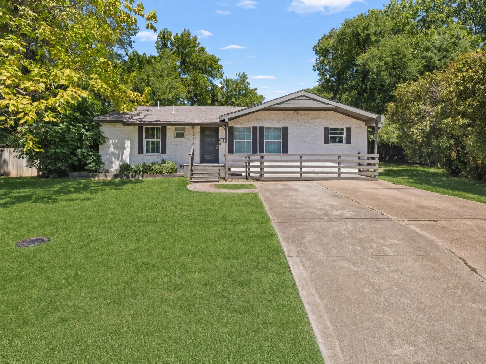 Single Family Residence For Sale in Dallas County , 3535 Virginia Boulevard, Dallas, Texas 75211, 3 Bedroom, 2 Bathroom, Garage spaces, 1,484 Sqft, built in 1948, mls#21343007, Real Estate Agent in Dallas, Homes For Sale in Dallas county, Homes For Sale in Dallas, Realtor in Dallas Texas, Real Estate Brokerage Independent Realty Texas, Luminita Cordes Realtor