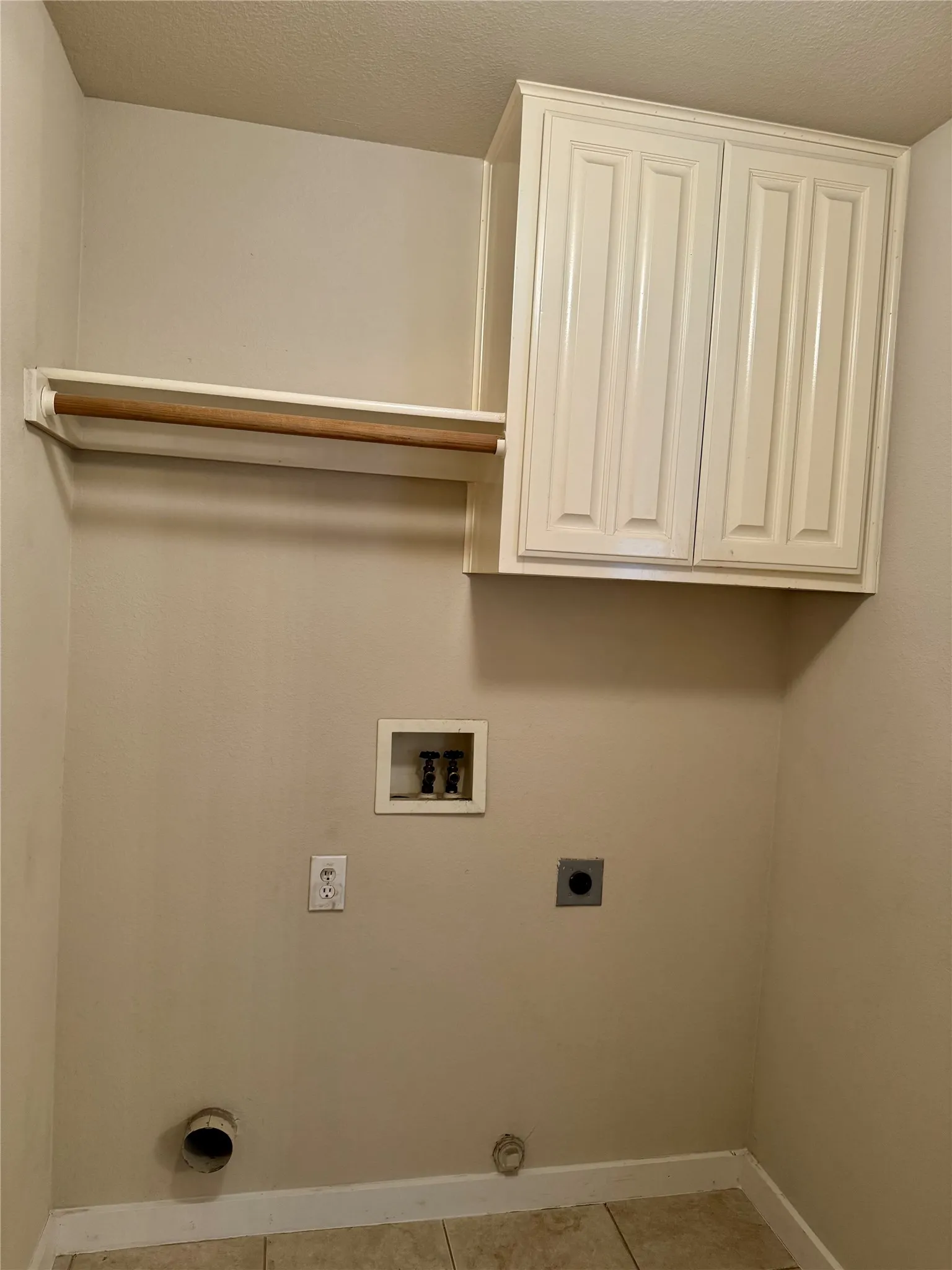 Single Family Residence For Rent in Tarrant County , 215 Springpark Drive, Arlington, Texas 76014, 3 Bedroom, 2 Bathroom, 2 Garage spaces, 2,137 Sqft, built in 1994, mls#21348071, Real Estate Agent in Arlington, Homes For Rent in Tarrant county, Homes For Rent in Arlington, Realtor in Arlington Texas, Real Estate Brokerage Independent Realty Texas, Luminita Cordes Realtor