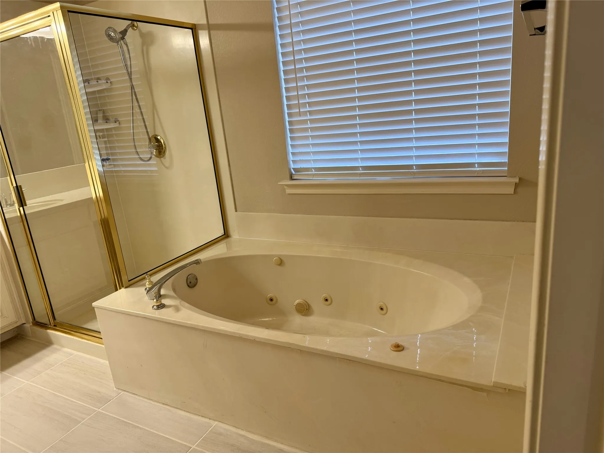 Single Family Residence For Rent in Tarrant County , 215 Springpark Drive, Arlington, Texas 76014, 3 Bedroom, 2 Bathroom, 2 Garage spaces, 2,137 Sqft, built in 1994, mls#21348071, Real Estate Agent in Arlington, Homes For Rent in Tarrant county, Homes For Rent in Arlington, Realtor in Arlington Texas, Real Estate Brokerage Independent Realty Texas, Luminita Cordes Realtor
