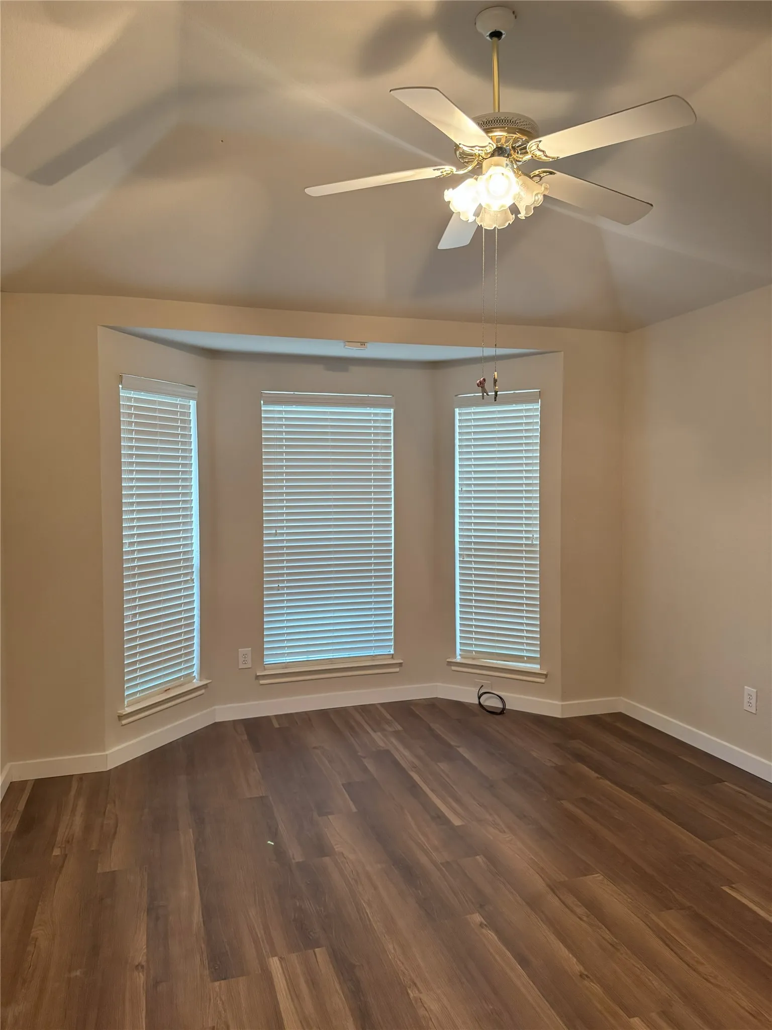 Single Family Residence For Rent in Tarrant County , 215 Springpark Drive, Arlington, Texas 76014, 3 Bedroom, 2 Bathroom, 2 Garage spaces, 2,137 Sqft, built in 1994, mls#21348071, Real Estate Agent in Arlington, Homes For Rent in Tarrant county, Homes For Rent in Arlington, Realtor in Arlington Texas, Real Estate Brokerage Independent Realty Texas, Luminita Cordes Realtor