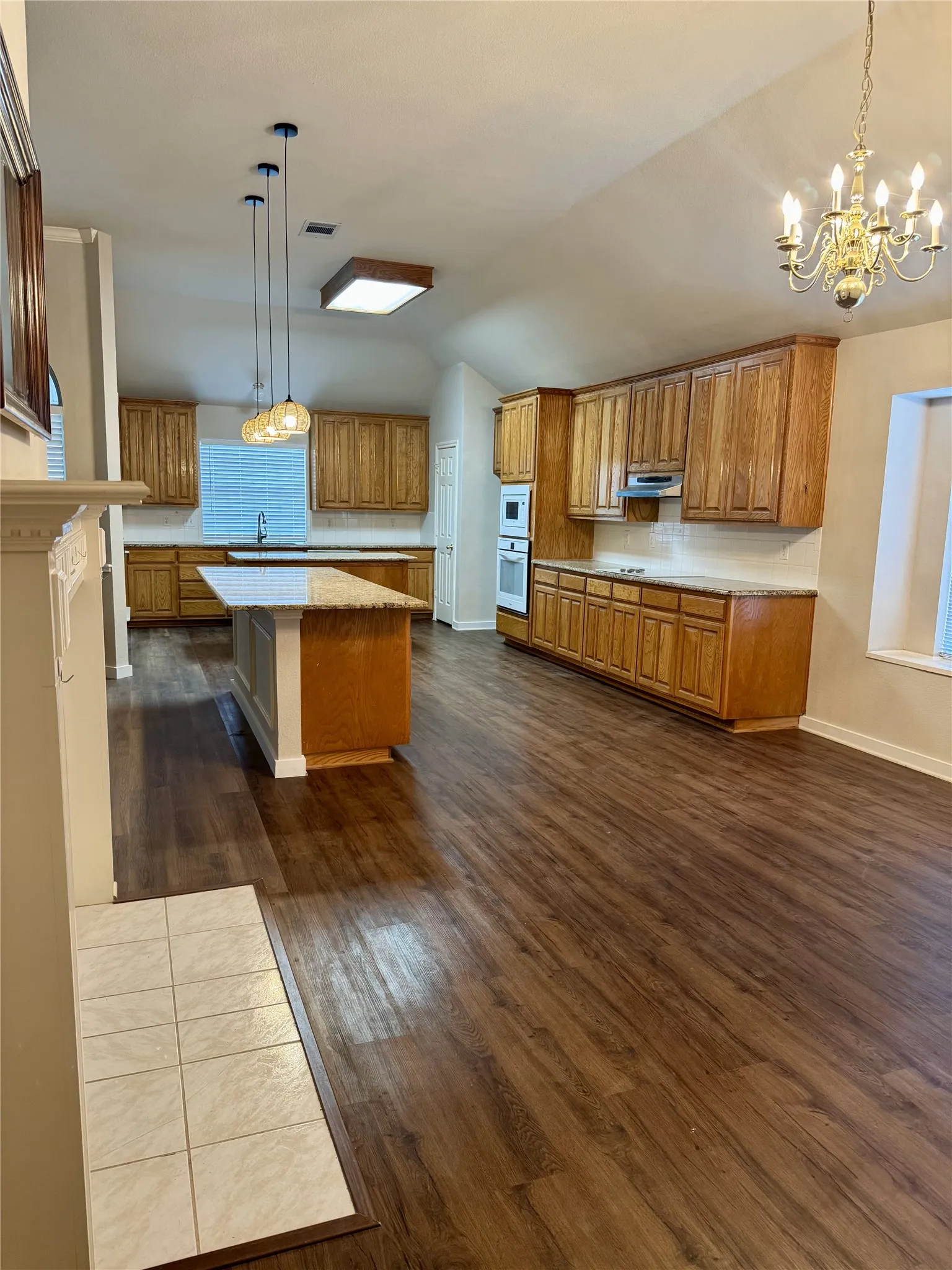 Single Family Residence For Rent in Tarrant County , 215 Springpark Drive, Arlington, Texas 76014, 3 Bedroom, 2 Bathroom, 2 Garage spaces, 2,137 Sqft, built in 1994, mls#21348071, Real Estate Agent in Arlington, Homes For Rent in Tarrant county, Homes For Rent in Arlington, Realtor in Arlington Texas, Real Estate Brokerage Independent Realty Texas, Luminita Cordes Realtor