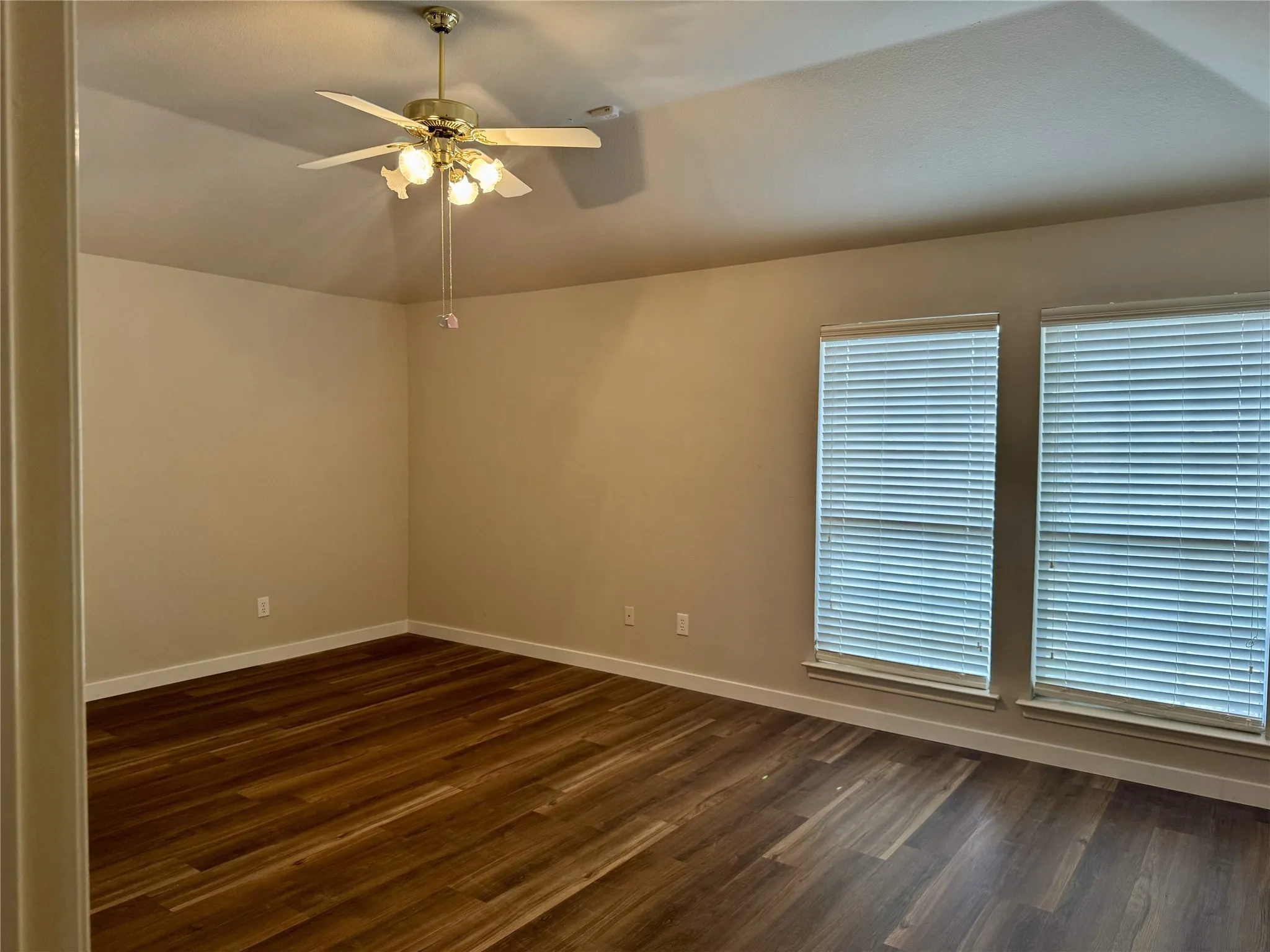 Single Family Residence For Rent in Tarrant County , 215 Springpark Drive, Arlington, Texas 76014, 3 Bedroom, 2 Bathroom, 2 Garage spaces, 2,137 Sqft, built in 1994, mls#21348071, Real Estate Agent in Arlington, Homes For Rent in Tarrant county, Homes For Rent in Arlington, Realtor in Arlington Texas, Real Estate Brokerage Independent Realty Texas, Luminita Cordes Realtor