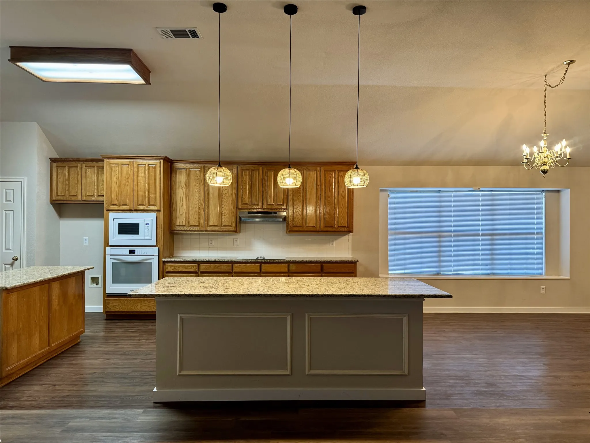 Single Family Residence For Rent in Tarrant County , 215 Springpark Drive, Arlington, Texas 76014, 3 Bedroom, 2 Bathroom, 2 Garage spaces, 2,137 Sqft, built in 1994, mls#21348071, Real Estate Agent in Arlington, Homes For Rent in Tarrant county, Homes For Rent in Arlington, Realtor in Arlington Texas, Real Estate Brokerage Independent Realty Texas, Luminita Cordes Realtor