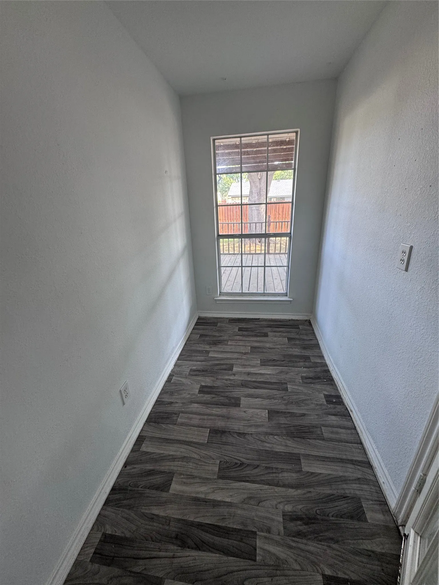 Single Family Residence For Rent in Tarrant County , 215 Springpark Drive, Arlington, Texas 76014, 3 Bedroom, 2 Bathroom, 2 Garage spaces, 2,137 Sqft, built in 1994, mls#21348071, Real Estate Agent in Arlington, Homes For Rent in Tarrant county, Homes For Rent in Arlington, Realtor in Arlington Texas, Real Estate Brokerage Independent Realty Texas, Luminita Cordes Realtor