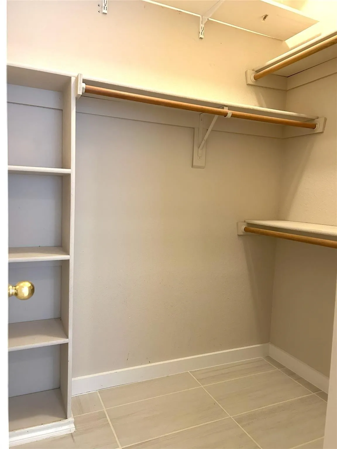 Single Family Residence For Rent in Tarrant County , 215 Springpark Drive, Arlington, Texas 76014, 3 Bedroom, 2 Bathroom, 2 Garage spaces, 2,137 Sqft, built in 1994, mls#21348071, Real Estate Agent in Arlington, Homes For Rent in Tarrant county, Homes For Rent in Arlington, Realtor in Arlington Texas, Real Estate Brokerage Independent Realty Texas, Luminita Cordes Realtor