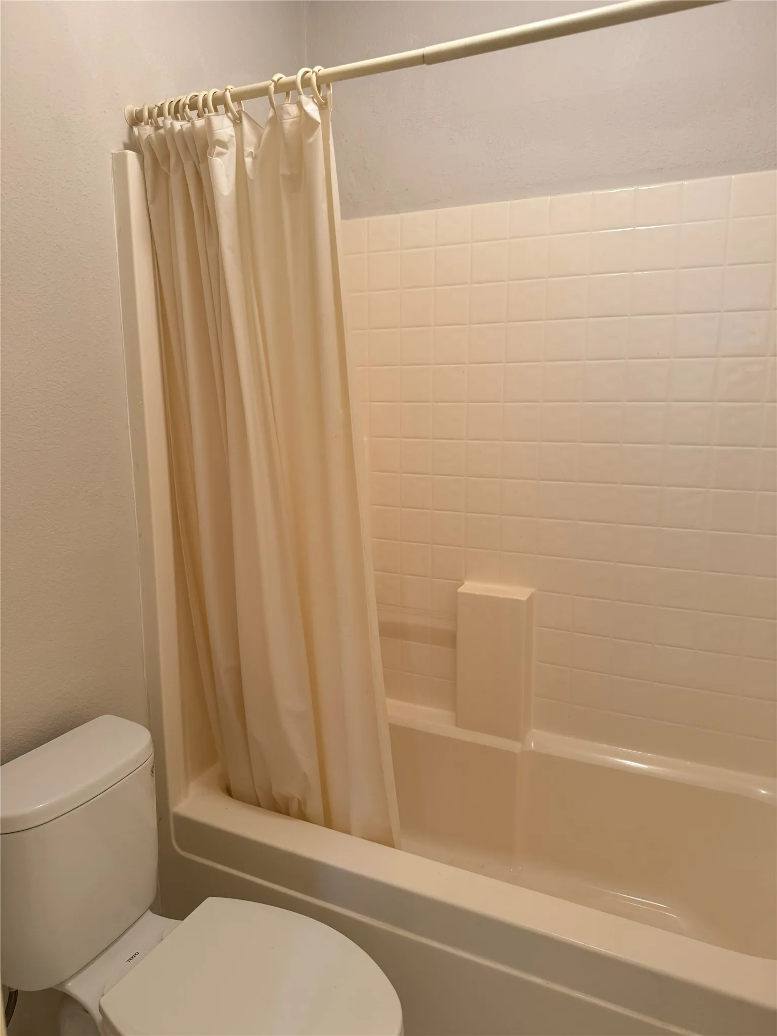 Single Family Residence For Rent in Tarrant County , 215 Springpark Drive, Arlington, Texas 76014, 3 Bedroom, 2 Bathroom, 2 Garage spaces, 2,137 Sqft, built in 1994, mls#21348071, Real Estate Agent in Arlington, Homes For Rent in Tarrant county, Homes For Rent in Arlington, Realtor in Arlington Texas, Real Estate Brokerage Independent Realty Texas, Luminita Cordes Realtor