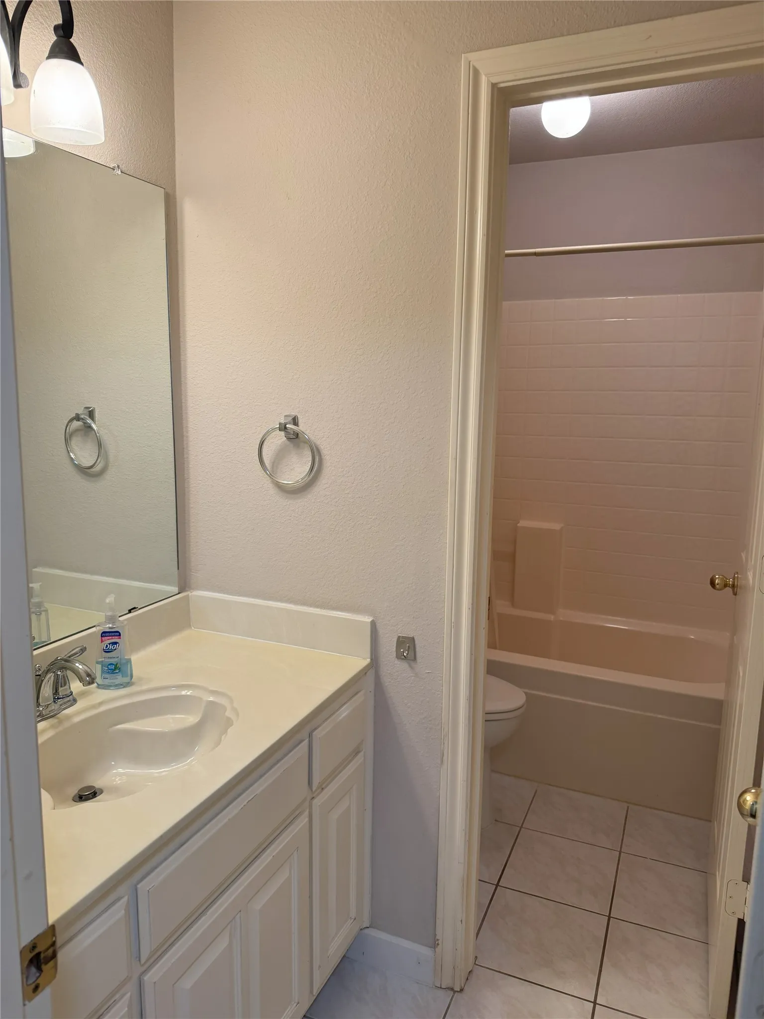 Single Family Residence For Rent in Tarrant County , 215 Springpark Drive, Arlington, Texas 76014, 3 Bedroom, 2 Bathroom, 2 Garage spaces, 2,137 Sqft, built in 1994, mls#21348071, Real Estate Agent in Arlington, Homes For Rent in Tarrant county, Homes For Rent in Arlington, Realtor in Arlington Texas, Real Estate Brokerage Independent Realty Texas, Luminita Cordes Realtor