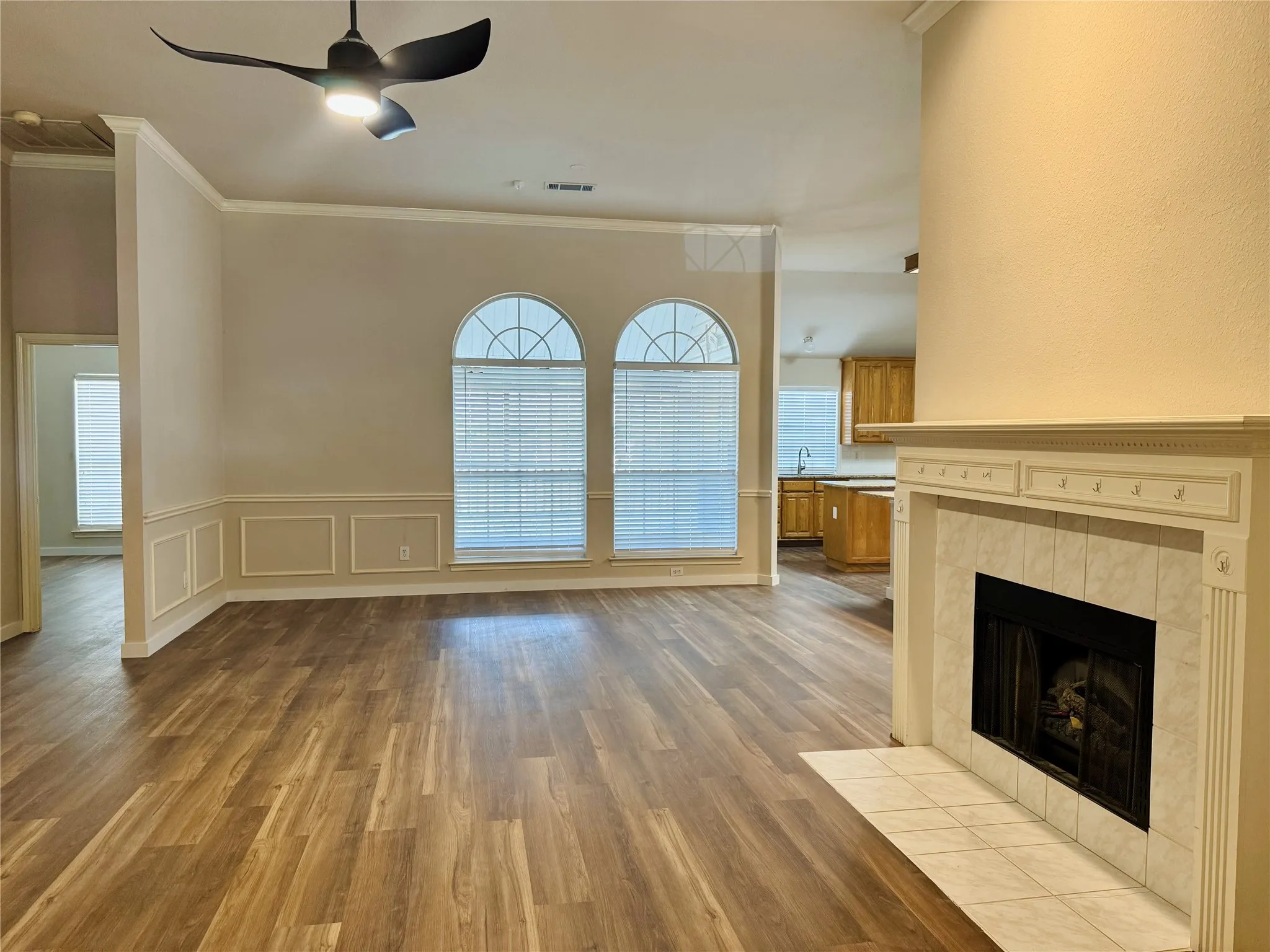 Single Family Residence For Rent in Tarrant County , 215 Springpark Drive, Arlington, Texas 76014, 3 Bedroom, 2 Bathroom, 2 Garage spaces, 2,137 Sqft, built in 1994, mls#21348071, Real Estate Agent in Arlington, Homes For Rent in Tarrant county, Homes For Rent in Arlington, Realtor in Arlington Texas, Real Estate Brokerage Independent Realty Texas, Luminita Cordes Realtor