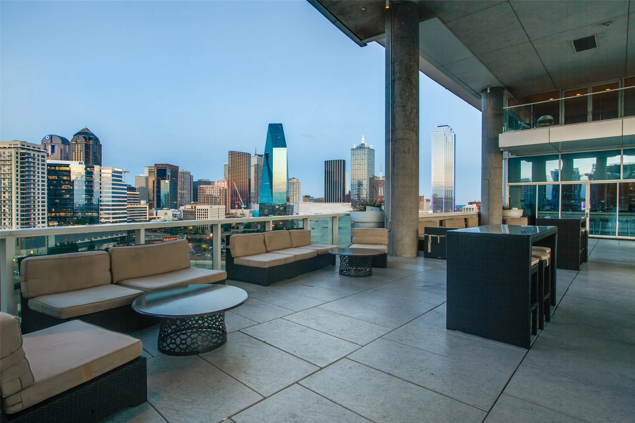 Condominium For Rent in Dallas County , 2430 Victory Park Lane 2607, Dallas, Texas 75219, 2 Bedroom, 3 Bathroom, 2 Garage spaces, 1,738 Sqft, built in 2004, mls#21351745, Real Estate Agent in Dallas, Homes For Rent in Dallas county, Homes For Rent in Dallas, Realtor in Dallas Texas, Real Estate Brokerage Independent Realty Texas, Luminita Cordes Realtor
