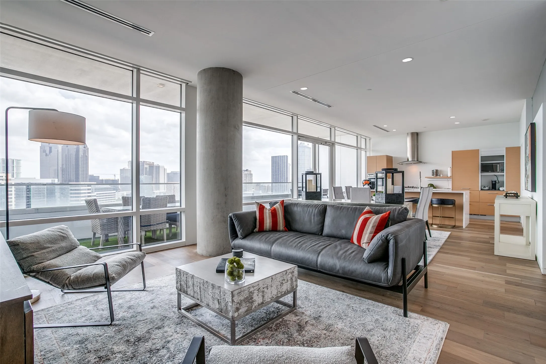 Condominium For Rent in Dallas County , 2430 Victory Park Lane 2607, Dallas, Texas 75219, 2 Bedroom, 3 Bathroom, 2 Garage spaces, 1,738 Sqft, built in 2004, mls#21351745, Real Estate Agent in Dallas, Homes For Rent in Dallas county, Homes For Rent in Dallas, Realtor in Dallas Texas, Real Estate Brokerage Independent Realty Texas, Luminita Cordes Realtor