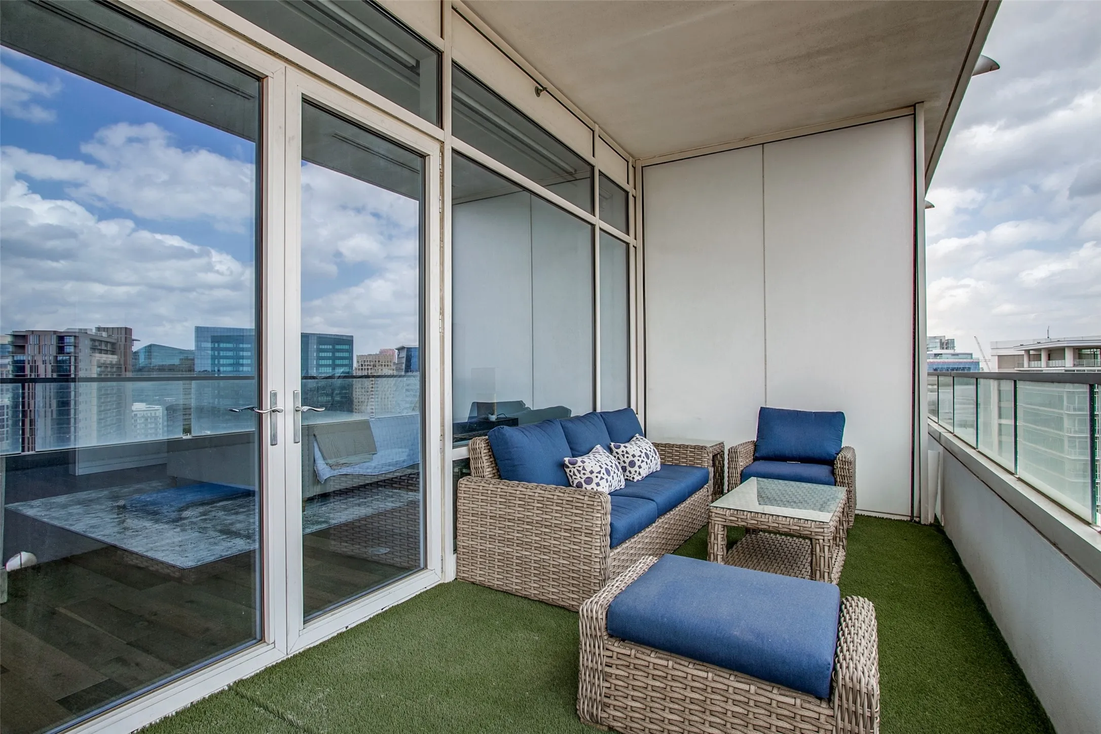 Condominium For Rent in Dallas County , 2430 Victory Park Lane 2607, Dallas, Texas 75219, 2 Bedroom, 3 Bathroom, 2 Garage spaces, 1,738 Sqft, built in 2004, mls#21351745, Real Estate Agent in Dallas, Homes For Rent in Dallas county, Homes For Rent in Dallas, Realtor in Dallas Texas, Real Estate Brokerage Independent Realty Texas, Luminita Cordes Realtor