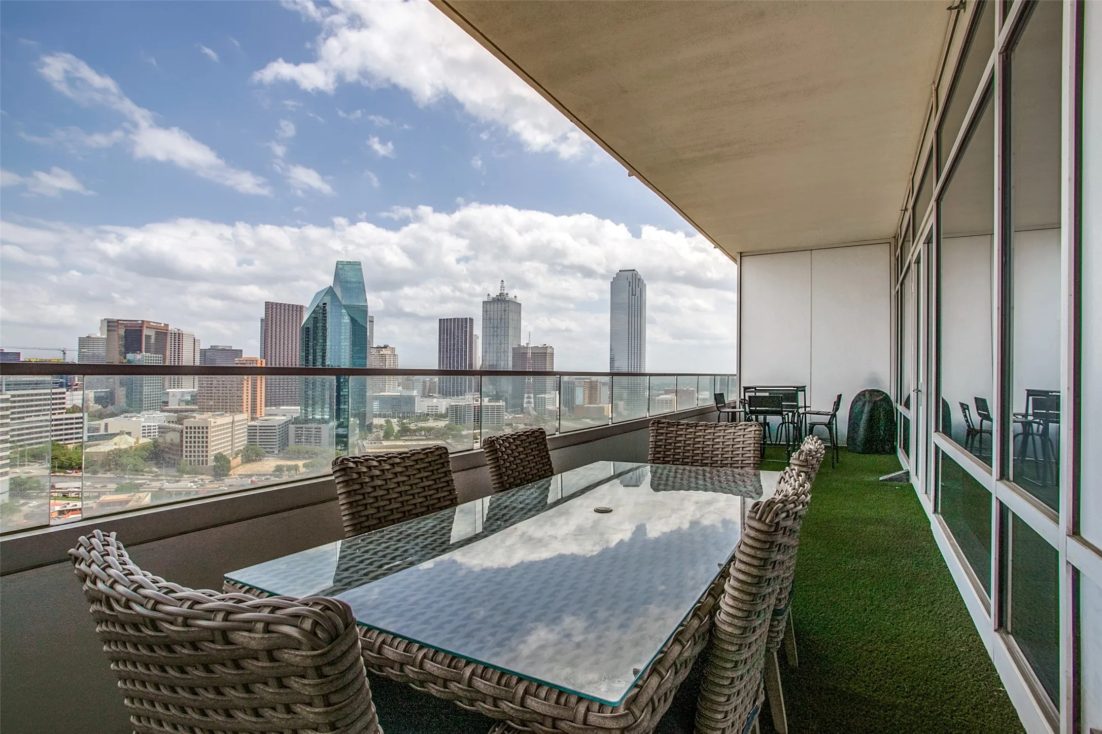Condominium For Rent in Dallas County , 2430 Victory Park Lane 2607, Dallas, Texas 75219, 2 Bedroom, 3 Bathroom, 2 Garage spaces, 1,738 Sqft, built in 2004, mls#21351745, Real Estate Agent in Dallas, Homes For Rent in Dallas county, Homes For Rent in Dallas, Realtor in Dallas Texas, Real Estate Brokerage Independent Realty Texas, Luminita Cordes Realtor