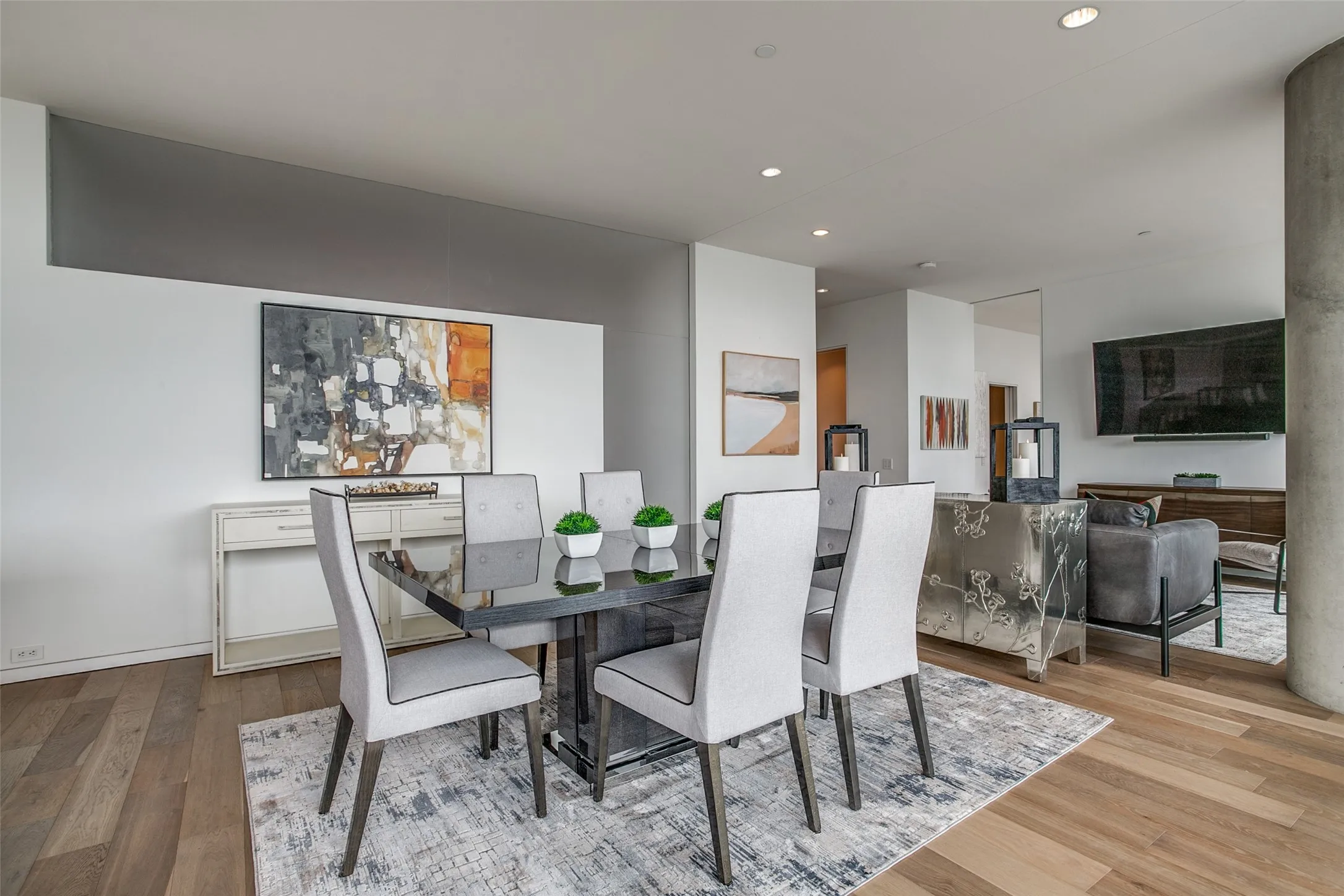 Condominium For Rent in Dallas County , 2430 Victory Park Lane 2607, Dallas, Texas 75219, 2 Bedroom, 3 Bathroom, 2 Garage spaces, 1,738 Sqft, built in 2004, mls#21351745, Real Estate Agent in Dallas, Homes For Rent in Dallas county, Homes For Rent in Dallas, Realtor in Dallas Texas, Real Estate Brokerage Independent Realty Texas, Luminita Cordes Realtor