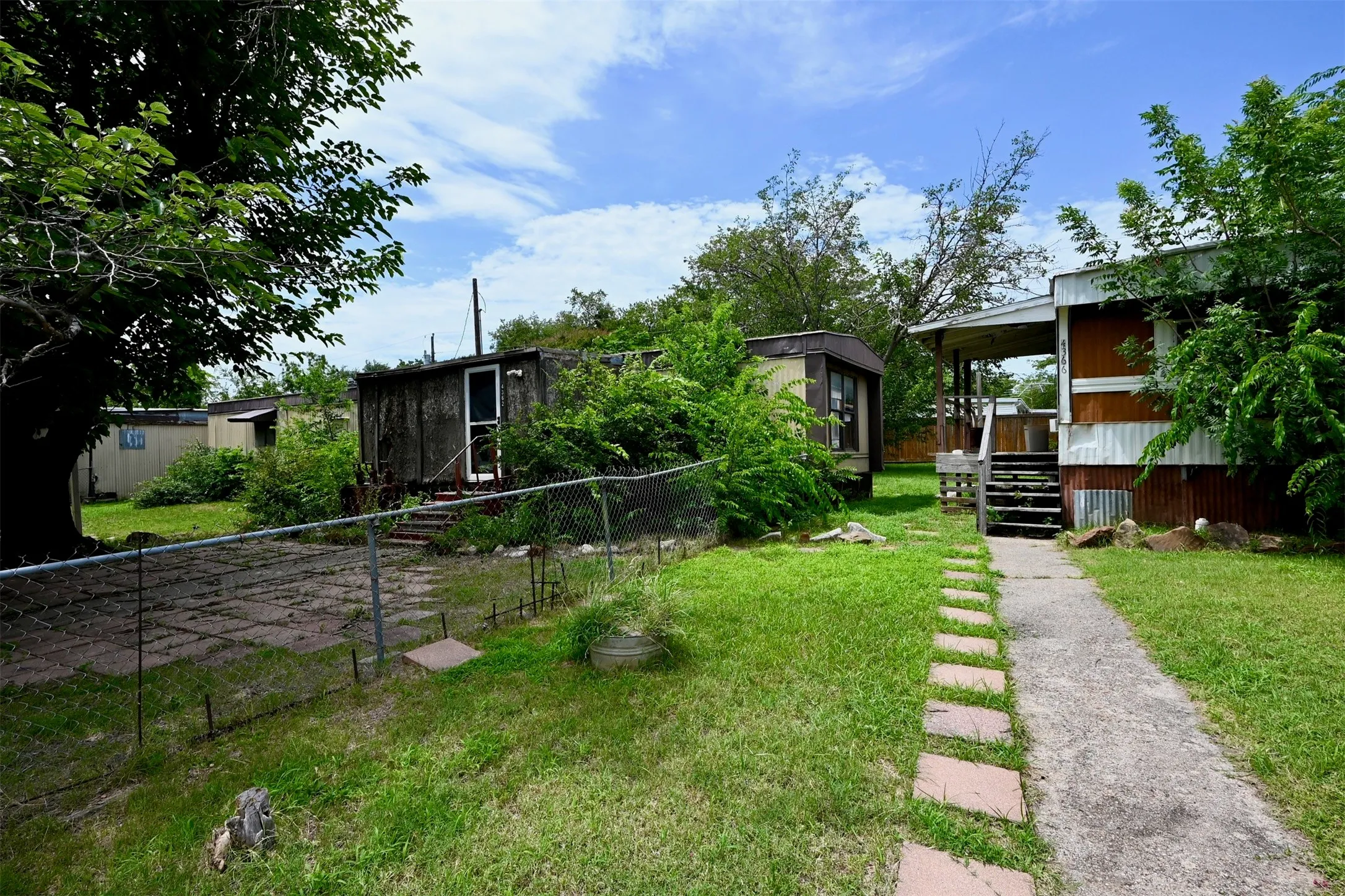 Mobile Home For Sale in Denton County , 4362 Sunset Circle, The Colony, Texas 75056, 1 Bedroom, 1 Bathroom, Garage spaces, 1,820 Sqft, built in 1984, Price $250,000, mls#21323462, Real Estate Agent in The Colony, Homes For Sale in Denton county, Homes For Sale in The Colony, Realtor in The Colony Texas, Real Estate Brokerage Independent Realty Texas, Luminita Cordes Realtor
