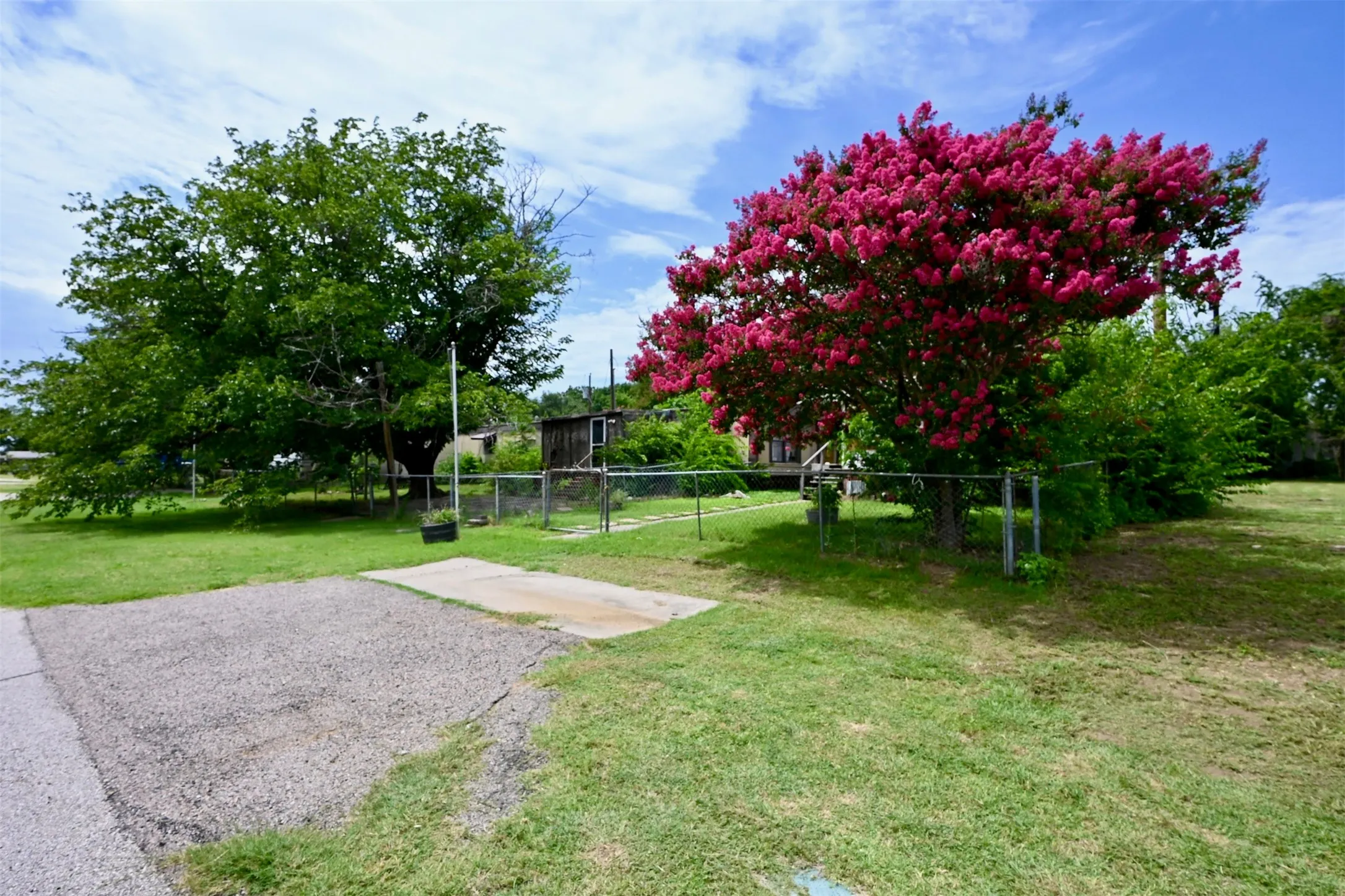Mobile Home For Sale in Denton County , 4362 Sunset Circle, The Colony, Texas 75056, 1 Bedroom, 1 Bathroom, Garage spaces, 1,820 Sqft, built in 1984, Price $250,000, mls#21323462, Real Estate Agent in The Colony, Homes For Sale in Denton county, Homes For Sale in The Colony, Realtor in The Colony Texas, Real Estate Brokerage Independent Realty Texas, Luminita Cordes Realtor
