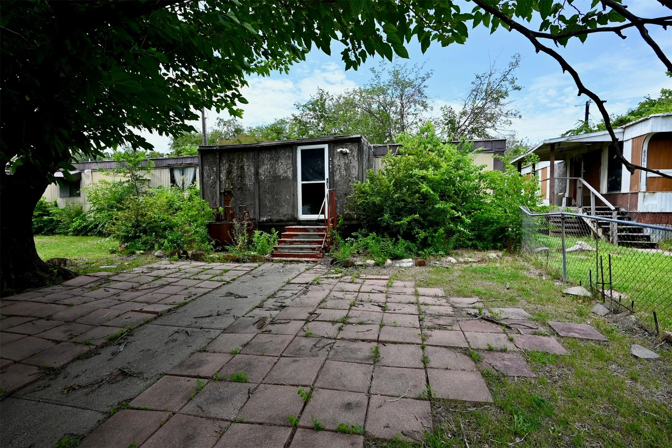 Mobile Home For Sale in Denton County , 4362 Sunset Circle, The Colony, Texas 75056, 1 Bedroom, 1 Bathroom, Garage spaces, 1,820 Sqft, built in 1984, Price $250,000, mls#21323462, Real Estate Agent in The Colony, Homes For Sale in Denton county, Homes For Sale in The Colony, Realtor in The Colony Texas, Real Estate Brokerage Independent Realty Texas, Luminita Cordes Realtor