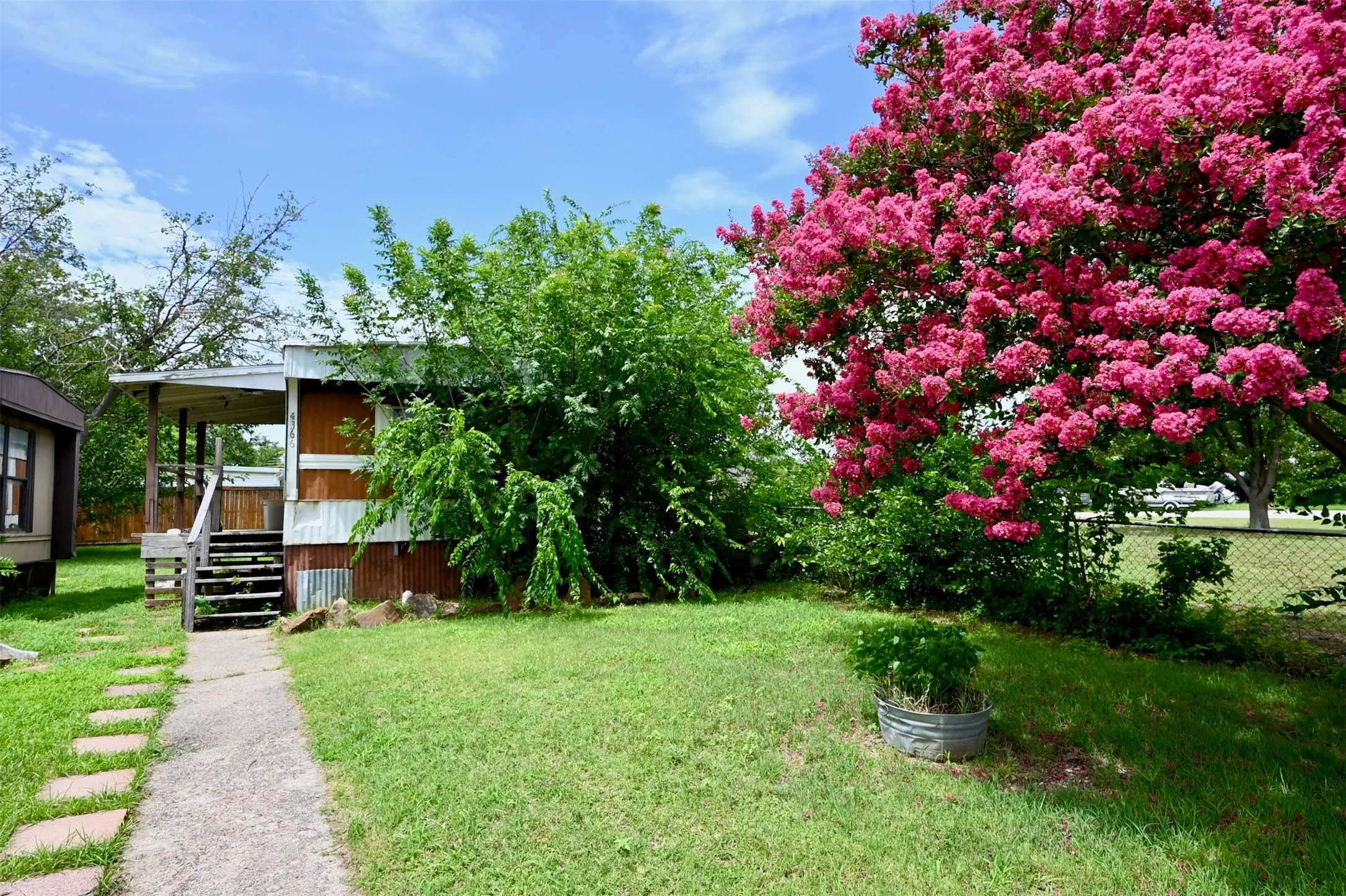 Mobile Home For Sale in Denton County , 4362 Sunset Circle, The Colony, Texas 75056, 1 Bedroom, 1 Bathroom, Garage spaces, 1,820 Sqft, built in 1984, Price $250,000, mls#21323462, Real Estate Agent in The Colony, Homes For Sale in Denton county, Homes For Sale in The Colony, Realtor in The Colony Texas, Real Estate Brokerage Independent Realty Texas, Luminita Cordes Realtor