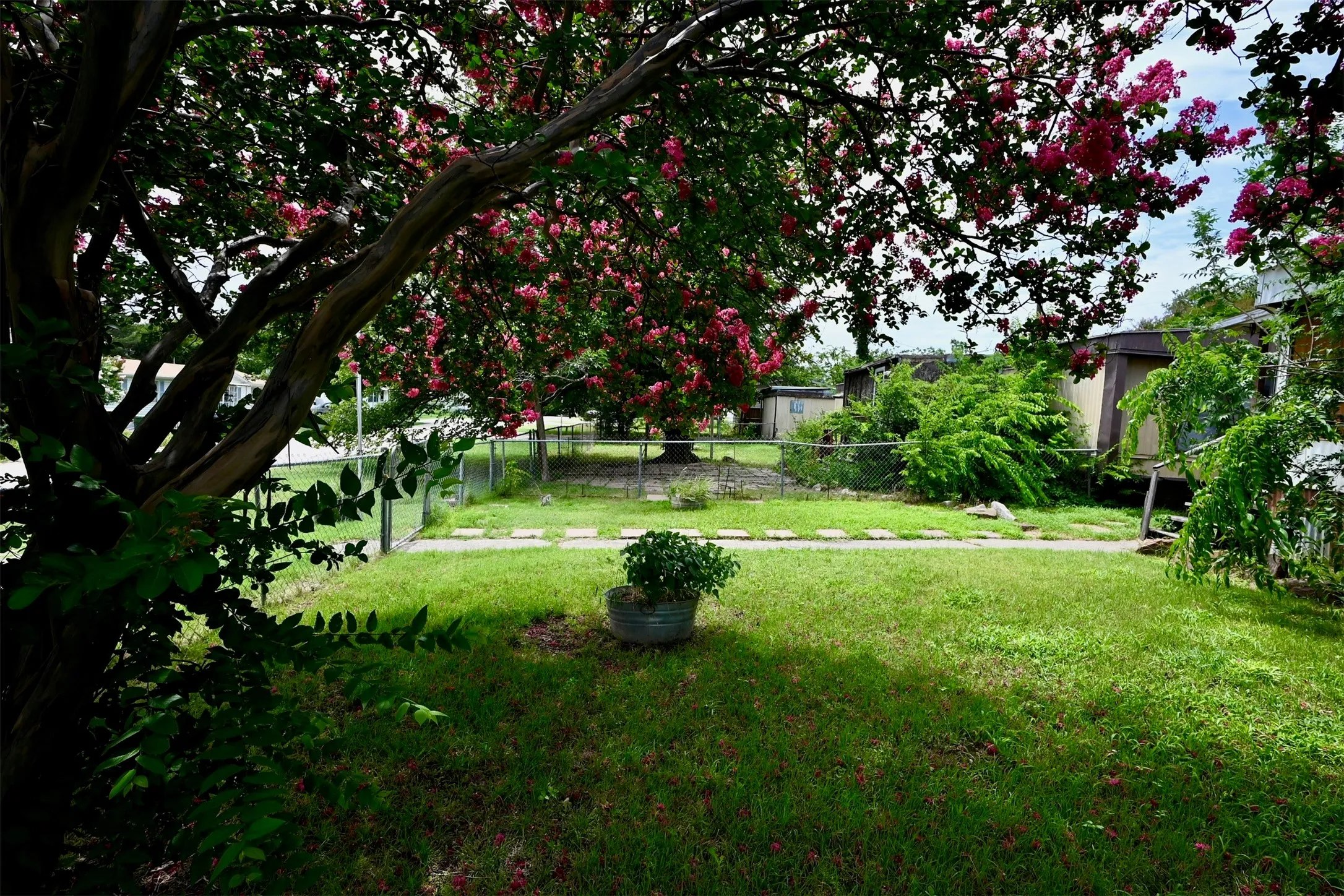 Mobile Home For Sale in Denton County , 4362 Sunset Circle, The Colony, Texas 75056, 1 Bedroom, 1 Bathroom, Garage spaces, 1,820 Sqft, built in 1984, Price $250,000, mls#21323462, Real Estate Agent in The Colony, Homes For Sale in Denton county, Homes For Sale in The Colony, Realtor in The Colony Texas, Real Estate Brokerage Independent Realty Texas, Luminita Cordes Realtor