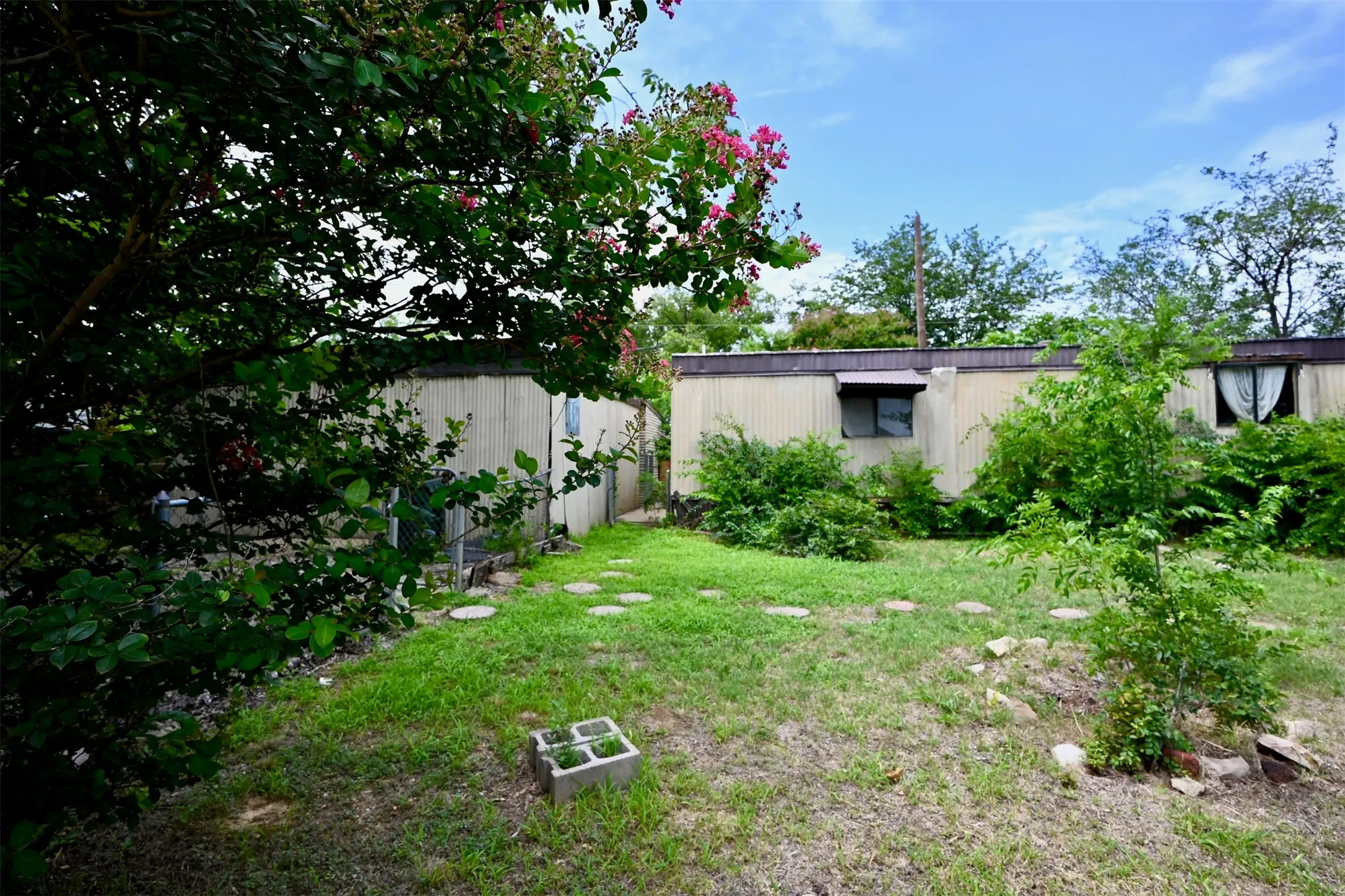 Mobile Home For Sale in Denton County , 4362 Sunset Circle, The Colony, Texas 75056, 1 Bedroom, 1 Bathroom, Garage spaces, 1,820 Sqft, built in 1984, Price $250,000, mls#21323462, Real Estate Agent in The Colony, Homes For Sale in Denton county, Homes For Sale in The Colony, Realtor in The Colony Texas, Real Estate Brokerage Independent Realty Texas, Luminita Cordes Realtor