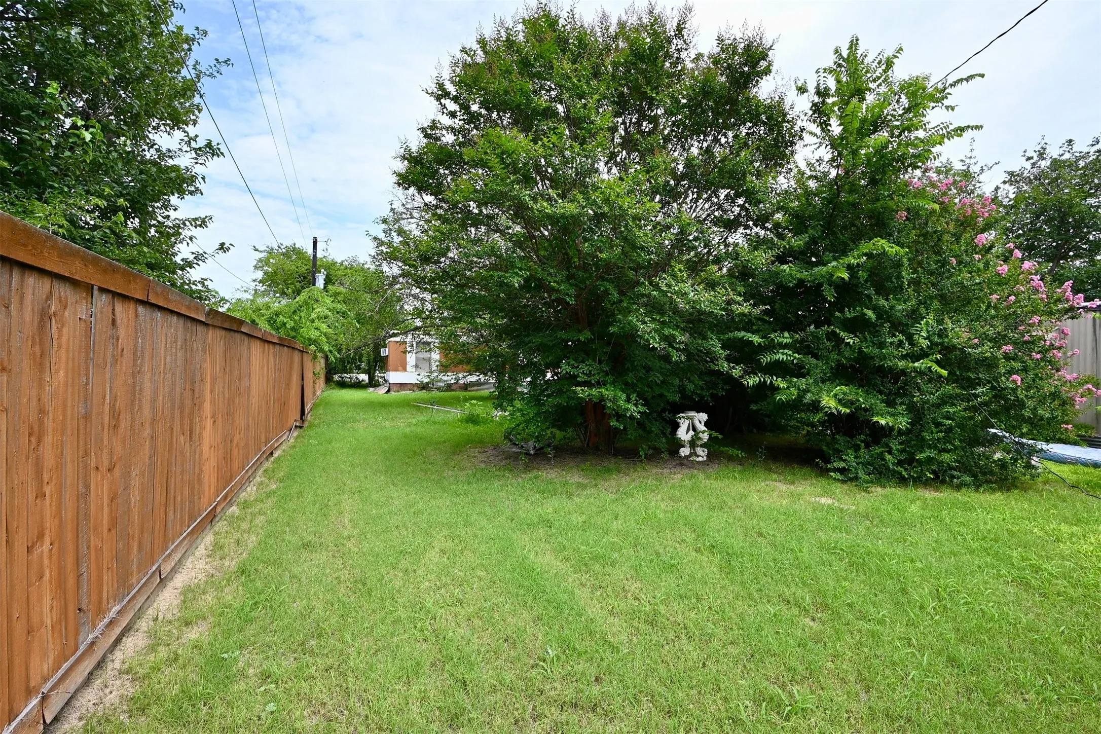 Mobile Home For Sale in Denton County , 4362 Sunset Circle, The Colony, Texas 75056, 1 Bedroom, 1 Bathroom, Garage spaces, 1,820 Sqft, built in 1984, Price $250,000, mls#21323462, Real Estate Agent in The Colony, Homes For Sale in Denton county, Homes For Sale in The Colony, Realtor in The Colony Texas, Real Estate Brokerage Independent Realty Texas, Luminita Cordes Realtor