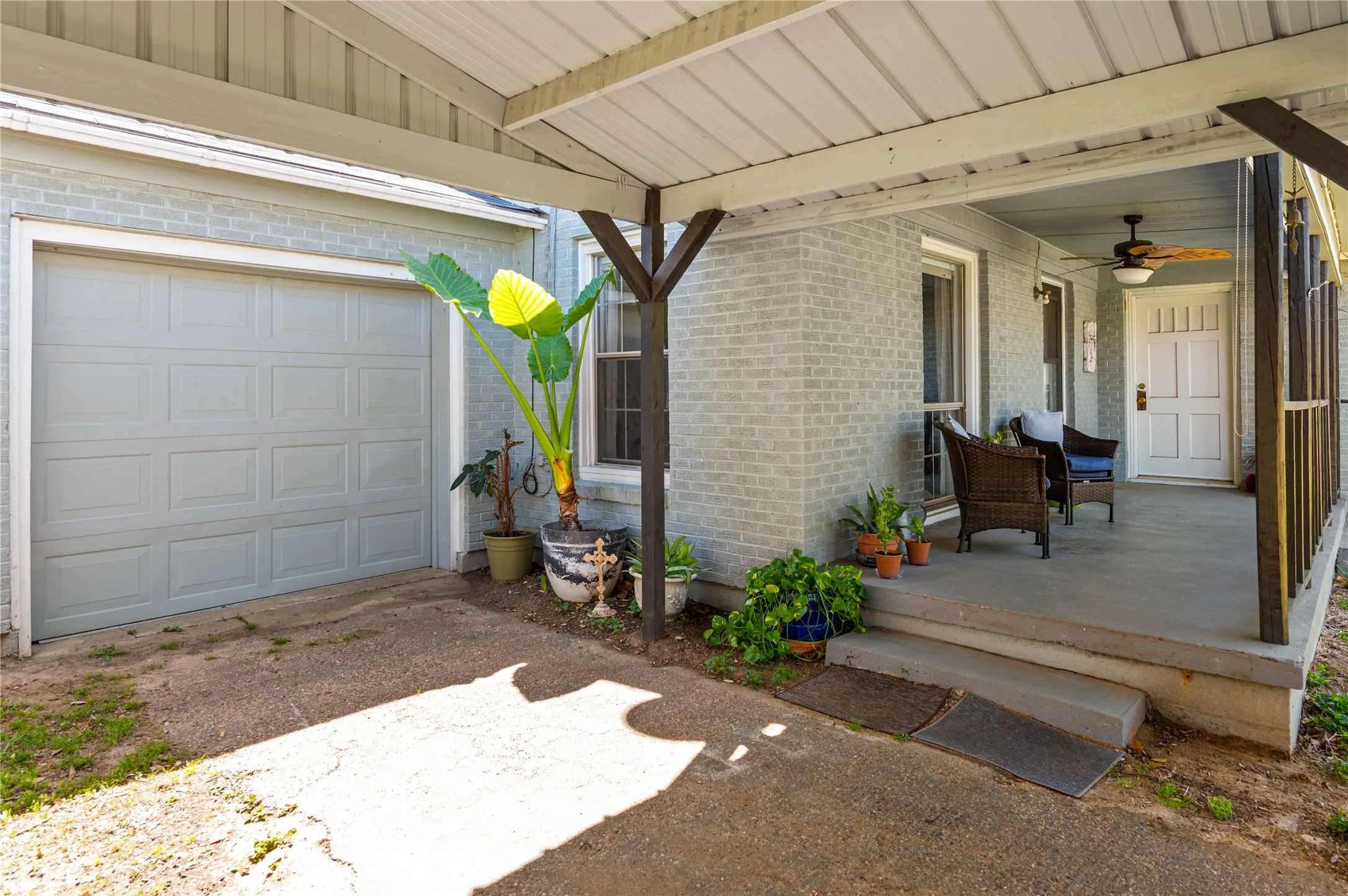 Single Family Residence For Rent in Wood County , 813 N Winnsboro Street, Quitman, Texas 75783, 2 Bedroom, 1 Bathroom, 1 Garage spaces, 1,250 Sqft, built in 1985, mls#21351653, Real Estate Agent in Quitman, Homes For Rent in Wood county, Homes For Rent in Quitman, Realtor in Quitman Texas, Real Estate Brokerage Independent Realty Texas, Luminita Cordes Realtor
