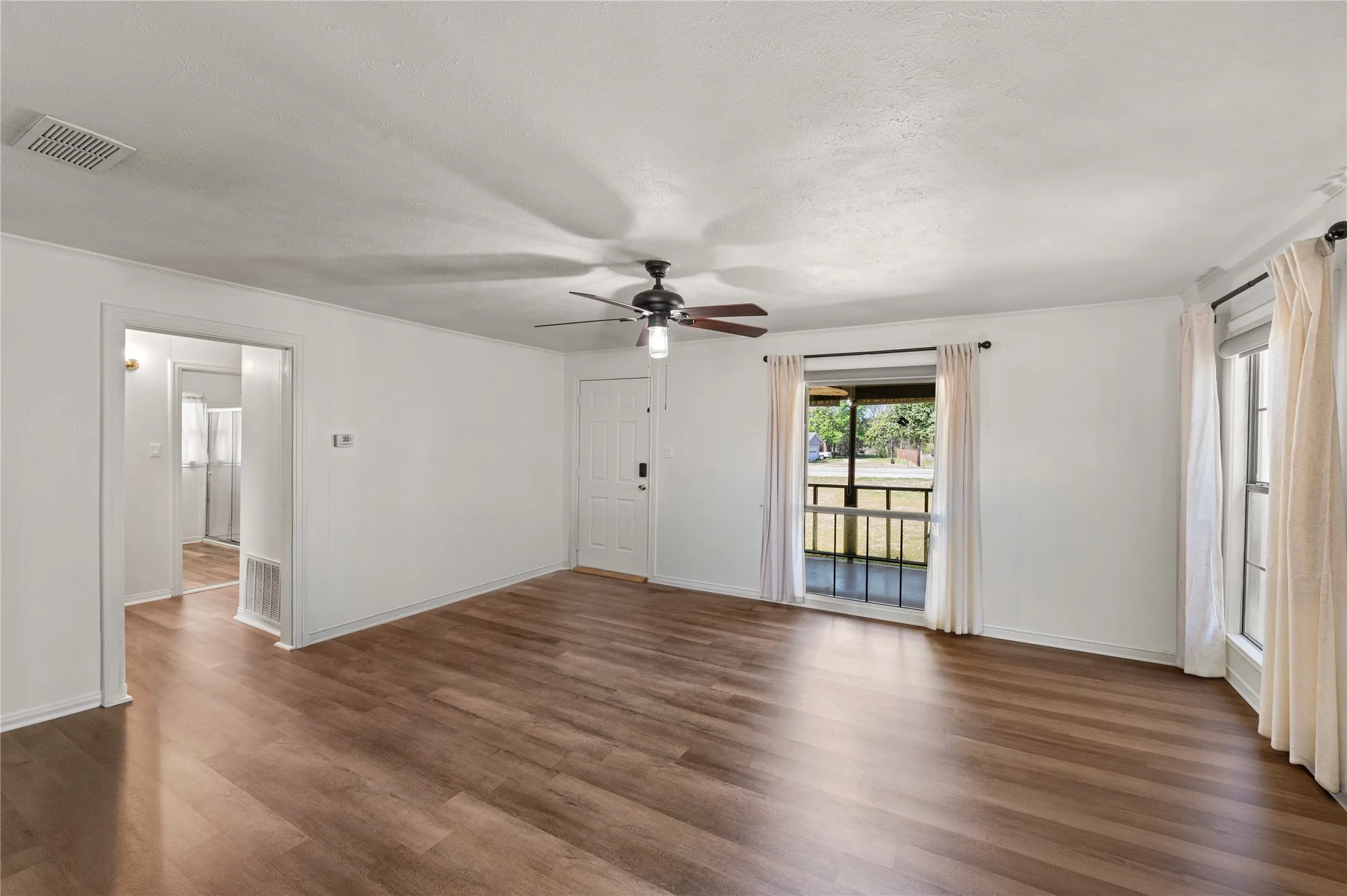 Single Family Residence For Rent in Wood County , 813 N Winnsboro Street, Quitman, Texas 75783, 2 Bedroom, 1 Bathroom, 1 Garage spaces, 1,250 Sqft, built in 1985, mls#21351653, Real Estate Agent in Quitman, Homes For Rent in Wood county, Homes For Rent in Quitman, Realtor in Quitman Texas, Real Estate Brokerage Independent Realty Texas, Luminita Cordes Realtor