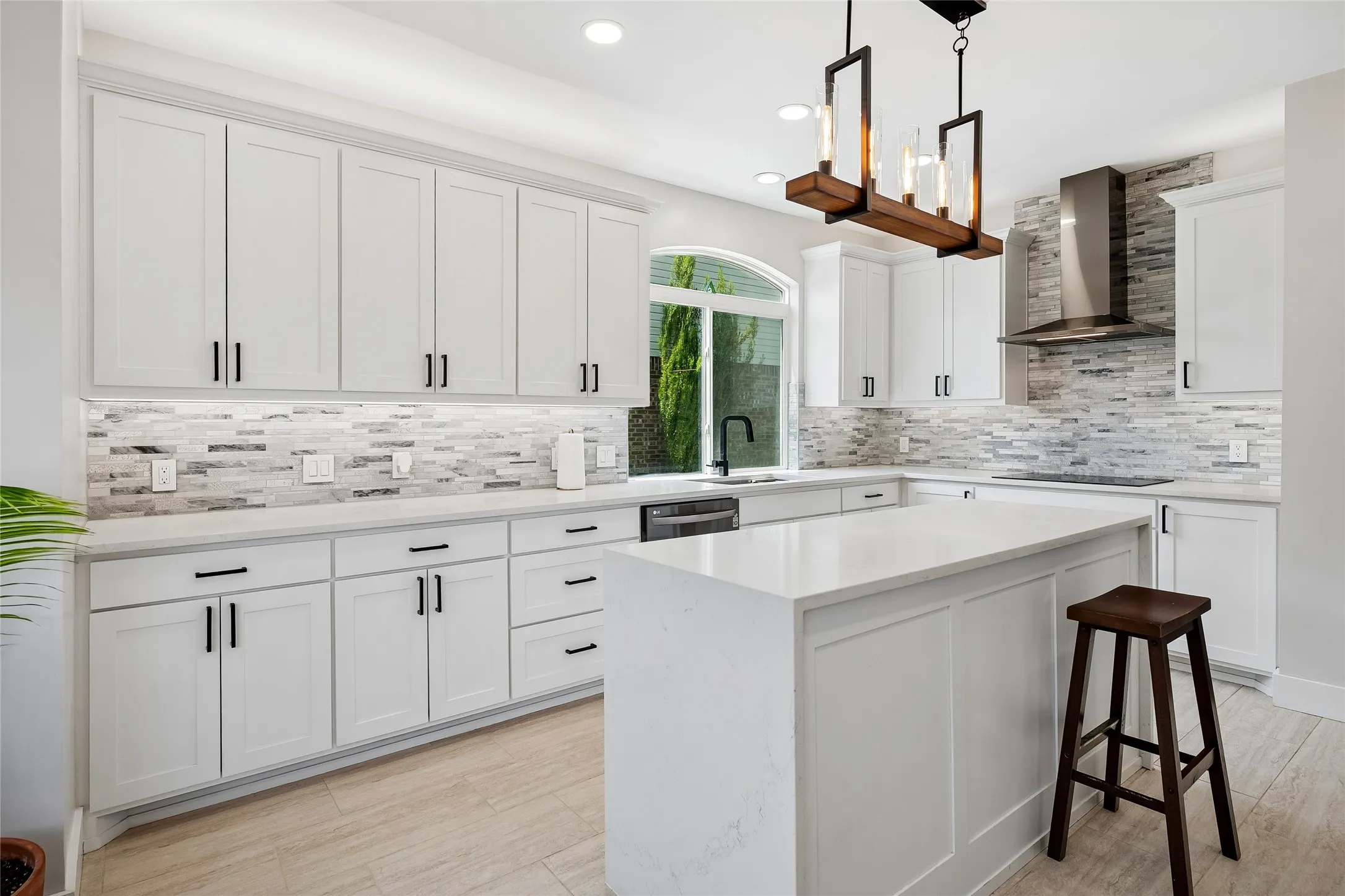 Single Family Residence For Sale in Dallas County , 408 Silverton Drive, Irving, Texas 75063, 4 Bedroom, 3 Bathroom, 2 Garage spaces, 2,256 Sqft, built in 1986, mls#21350931, Real Estate Agent in Irving, Homes For Sale in Dallas county, Homes For Sale in Irving, Realtor in Irving Texas, Real Estate Brokerage Independent Realty Texas, Luminita Cordes Realtor