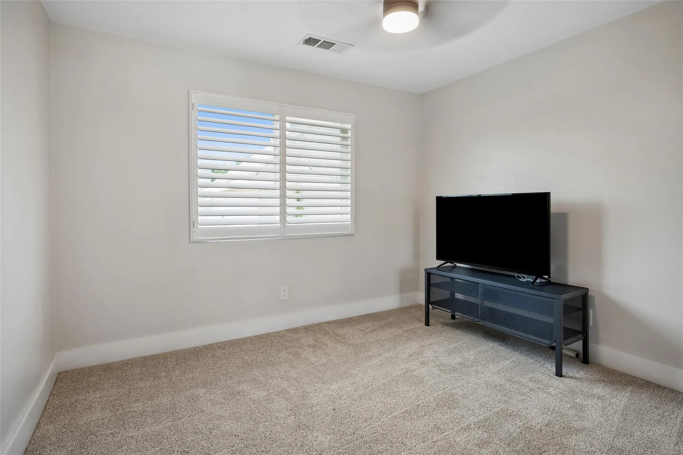 Single Family Residence For Sale in Dallas County , 408 Silverton Drive, Irving, Texas 75063, 4 Bedroom, 3 Bathroom, 2 Garage spaces, 2,256 Sqft, built in 1986, mls#21350931, Real Estate Agent in Irving, Homes For Sale in Dallas county, Homes For Sale in Irving, Realtor in Irving Texas, Real Estate Brokerage Independent Realty Texas, Luminita Cordes Realtor