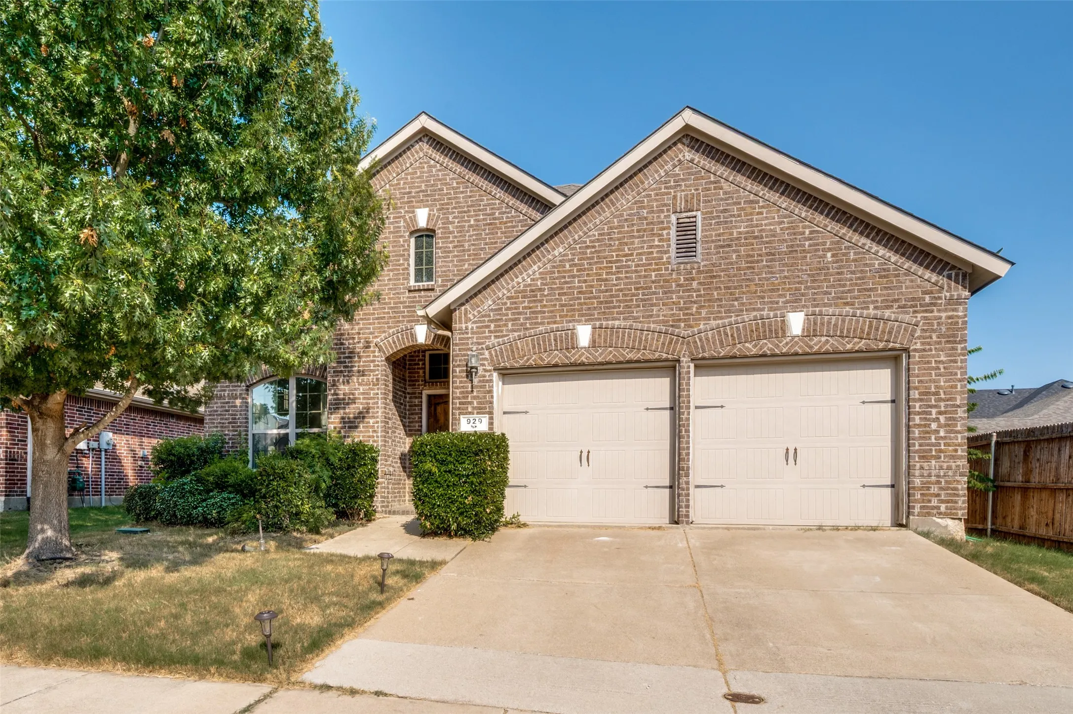 Single Family Residence For Rent in Denton County , 929 Green Coral Drive, Little Elm, Texas 75068, 4 Bedroom, 2 Bathroom, 2 Garage spaces, 2,175 Sqft, built in 2013, mls#21351579, Real Estate Agent in Little Elm, Homes For Rent in Denton county, Homes For Rent in Little Elm, Realtor in Little Elm Texas, Real Estate Brokerage Independent Realty Texas, Luminita Cordes Realtor