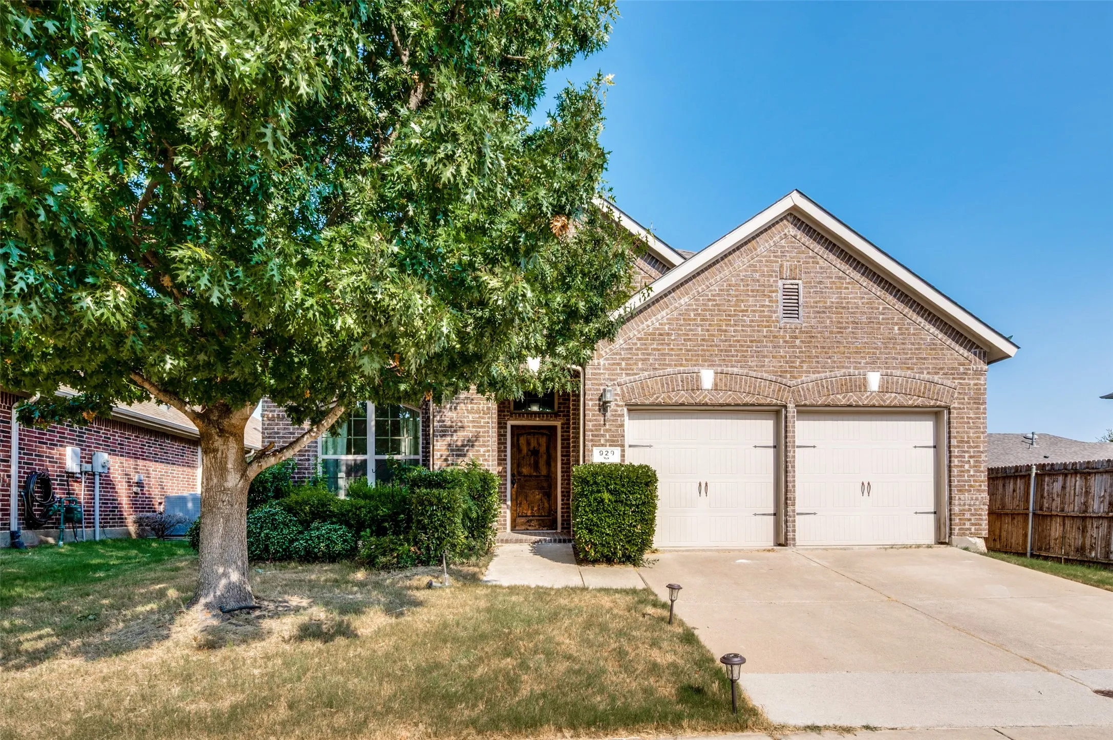 Single Family Residence For Rent in Denton County , 929 Green Coral Drive, Little Elm, Texas 75068, 4 Bedroom, 2 Bathroom, 2 Garage spaces, 2,175 Sqft, built in 2013, mls#21351579, Real Estate Agent in Little Elm, Homes For Rent in Denton county, Homes For Rent in Little Elm, Realtor in Little Elm Texas, Real Estate Brokerage Independent Realty Texas, Luminita Cordes Realtor