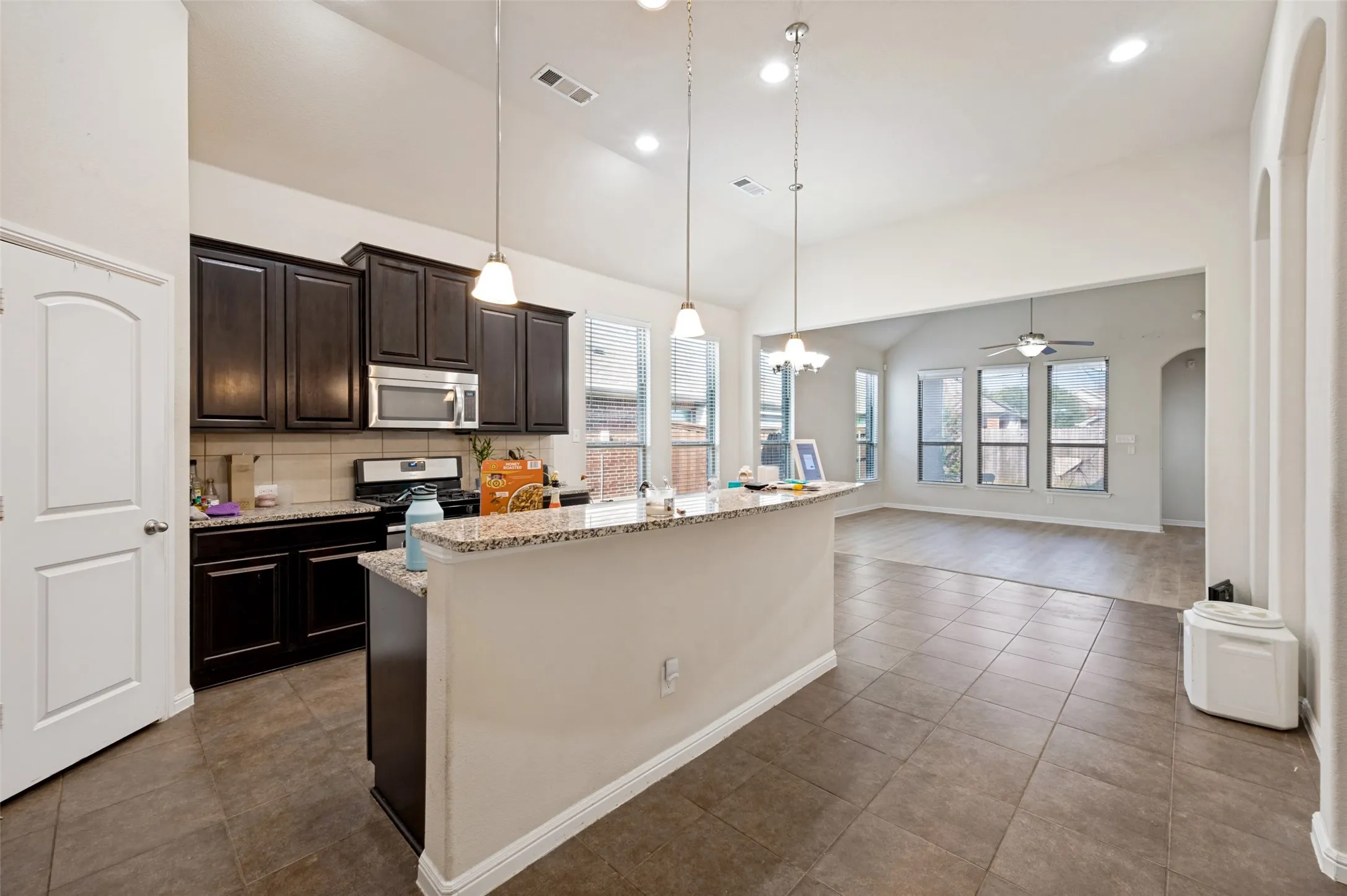 Single Family Residence For Rent in Denton County , 929 Green Coral Drive, Little Elm, Texas 75068, 4 Bedroom, 2 Bathroom, 2 Garage spaces, 2,175 Sqft, built in 2013, mls#21351579, Real Estate Agent in Little Elm, Homes For Rent in Denton county, Homes For Rent in Little Elm, Realtor in Little Elm Texas, Real Estate Brokerage Independent Realty Texas, Luminita Cordes Realtor