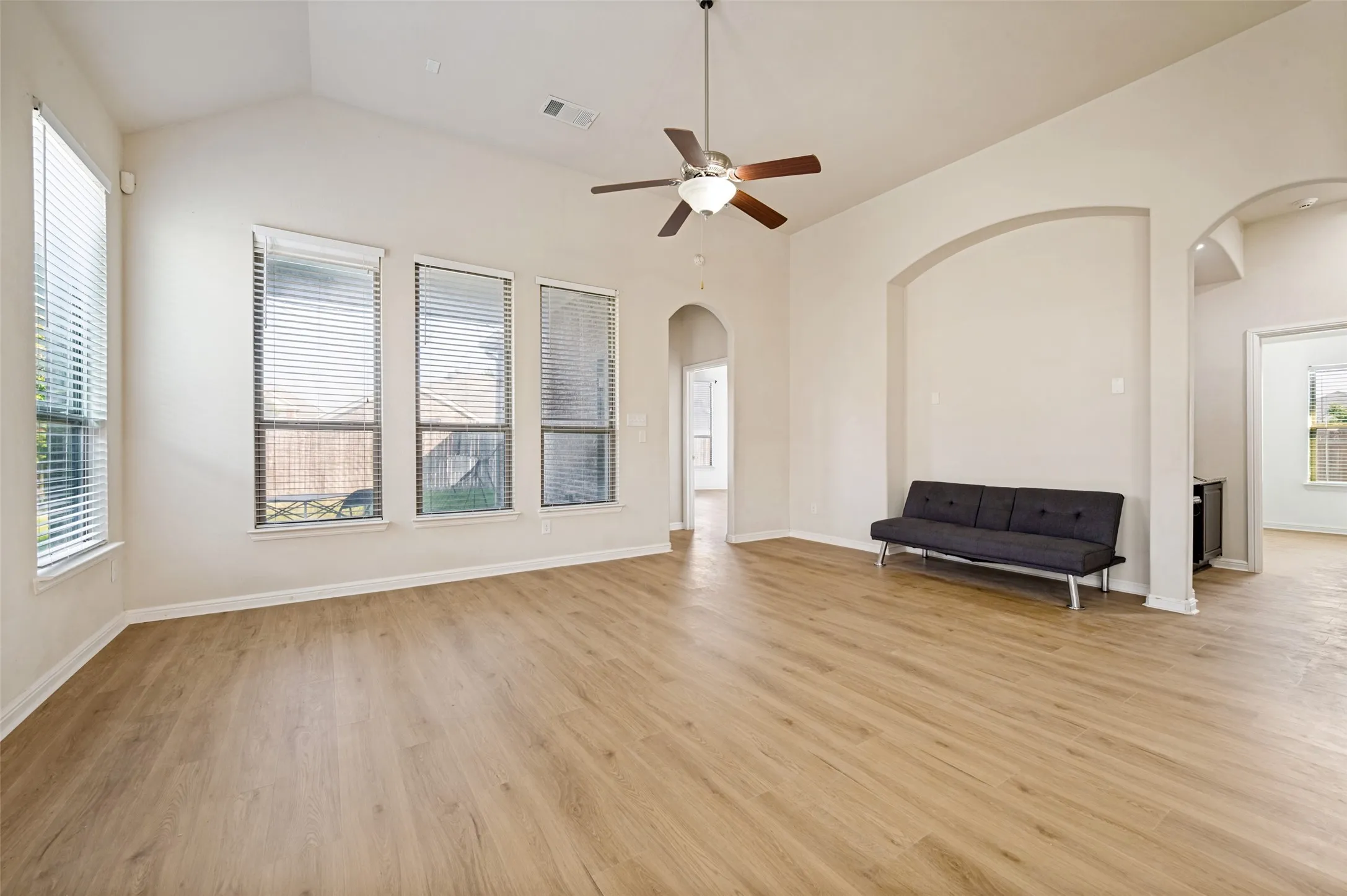Single Family Residence For Rent in Denton County , 929 Green Coral Drive, Little Elm, Texas 75068, 4 Bedroom, 2 Bathroom, 2 Garage spaces, 2,175 Sqft, built in 2013, mls#21351579, Real Estate Agent in Little Elm, Homes For Rent in Denton county, Homes For Rent in Little Elm, Realtor in Little Elm Texas, Real Estate Brokerage Independent Realty Texas, Luminita Cordes Realtor