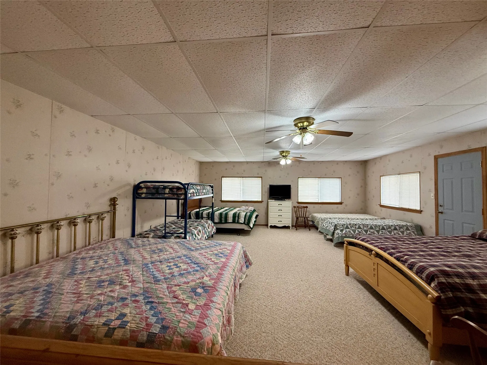 Single Family Residence For Sale in Grayson County , 301 Cedar Point Circle, Gordonville, Texas 76245, 1 Bedroom, 2 Bathrooms, Garage spaces, 1,360 Sqft, built in 1955, Price $132,000, mls#21351714, Real Estate Agent in Gordonville, Homes For Sale in Grayson county, Homes For Sale in Gordonville, Realtor in Gordonville Texas, Real Estate Brokerage Independent Realty Texas, Luminita Cordes Realtor