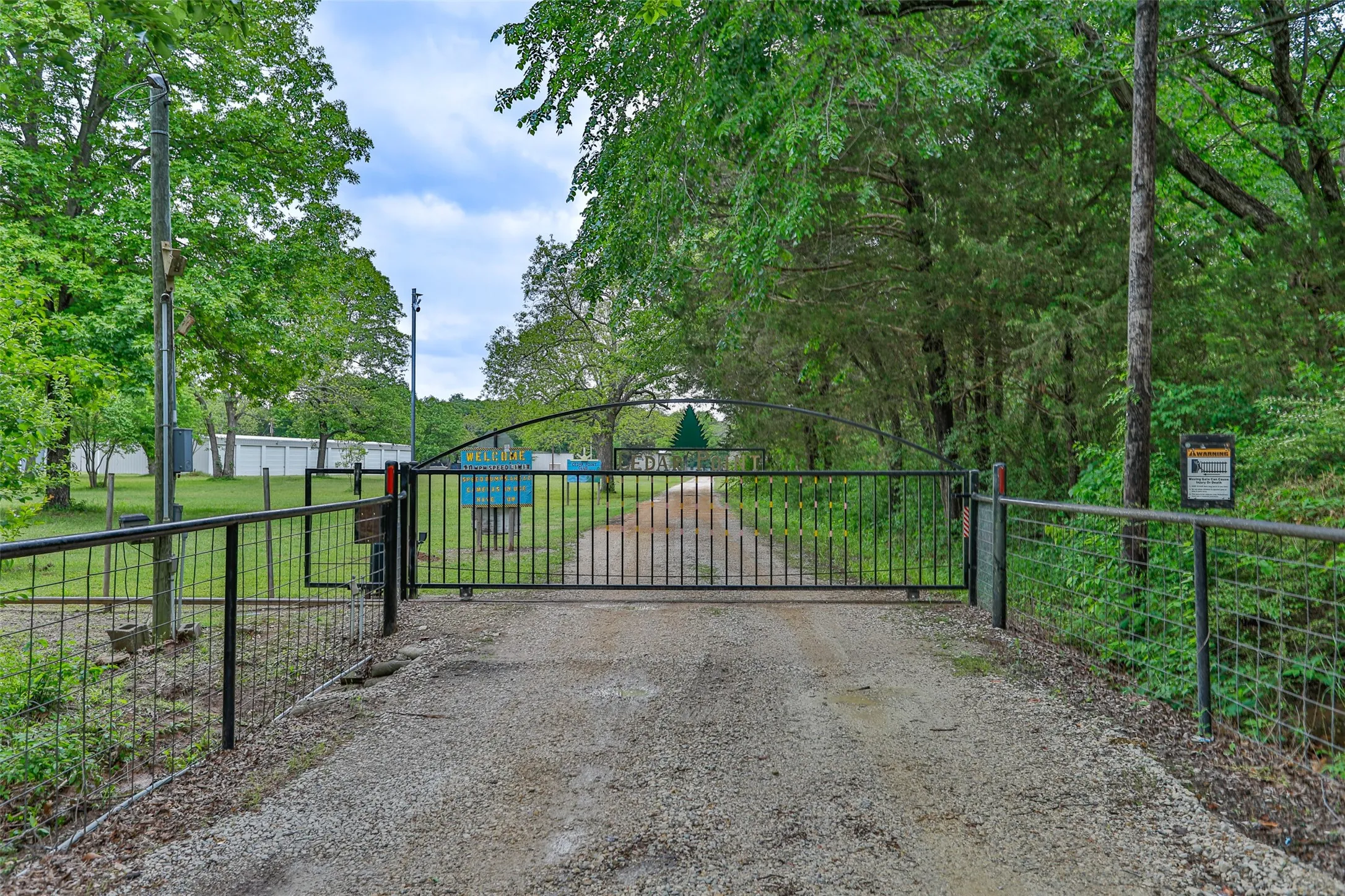Single Family Residence For Sale in Grayson County , 301 Cedar Point Circle, Gordonville, Texas 76245, 1 Bedroom, 2 Bathrooms, Garage spaces, 1,360 Sqft, built in 1955, Price $132,000, mls#21351714, Real Estate Agent in Gordonville, Homes For Sale in Grayson county, Homes For Sale in Gordonville, Realtor in Gordonville Texas, Real Estate Brokerage Independent Realty Texas, Luminita Cordes Realtor