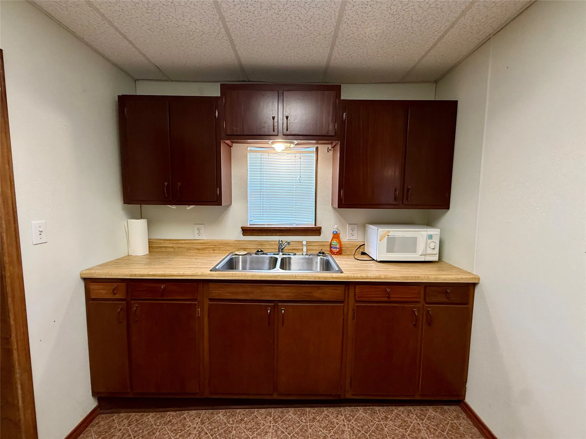 Single Family Residence For Sale in Grayson County , 301 Cedar Point Circle, Gordonville, Texas 76245, 1 Bedroom, 2 Bathrooms, Garage spaces, 1,360 Sqft, built in 1955, Price $132,000, mls#21351714, Real Estate Agent in Gordonville, Homes For Sale in Grayson county, Homes For Sale in Gordonville, Realtor in Gordonville Texas, Real Estate Brokerage Independent Realty Texas, Luminita Cordes Realtor