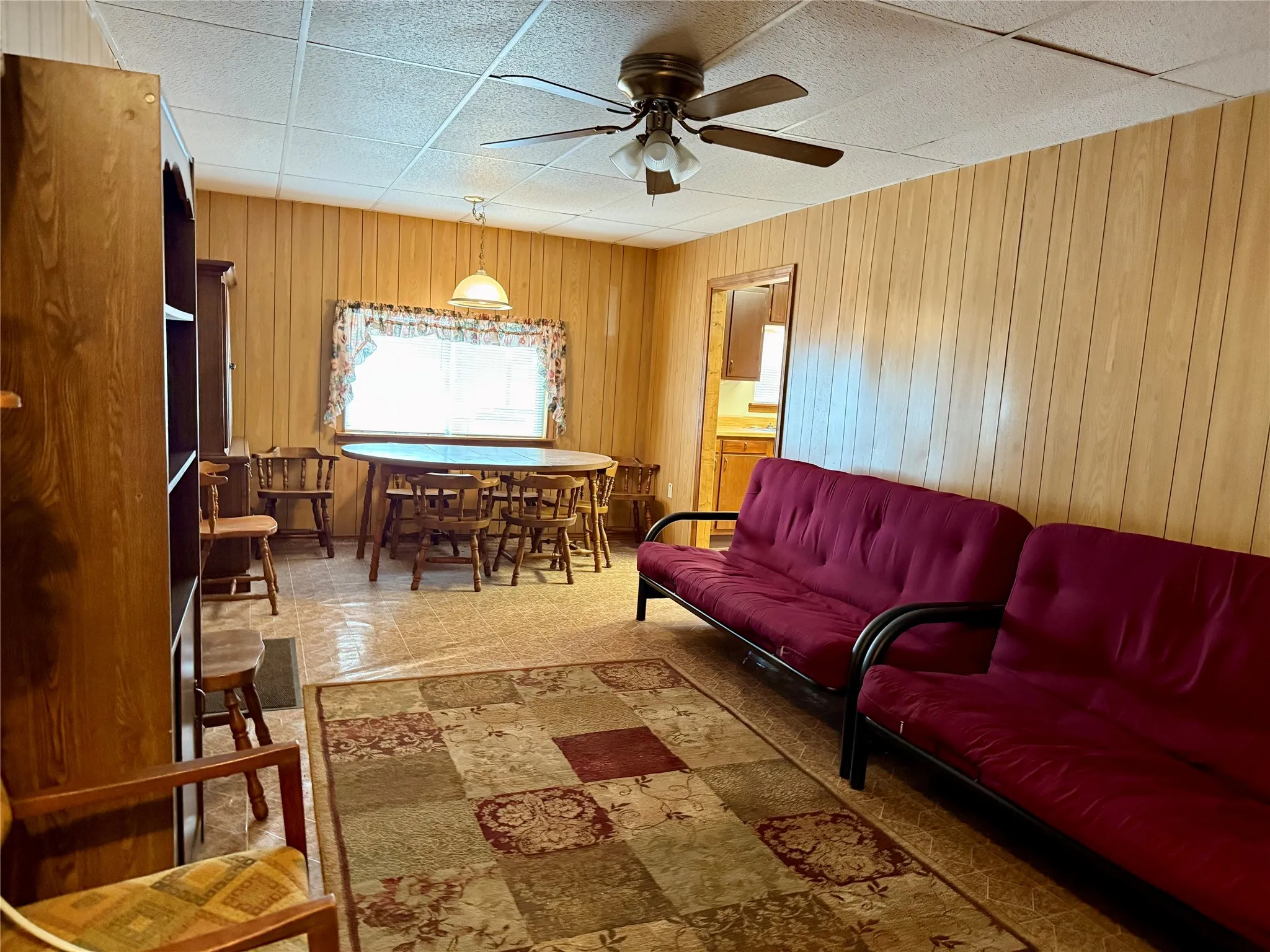 Single Family Residence For Sale in Grayson County , 301 Cedar Point Circle, Gordonville, Texas 76245, 1 Bedroom, 2 Bathrooms, Garage spaces, 1,360 Sqft, built in 1955, Price $132,000, mls#21351714, Real Estate Agent in Gordonville, Homes For Sale in Grayson county, Homes For Sale in Gordonville, Realtor in Gordonville Texas, Real Estate Brokerage Independent Realty Texas, Luminita Cordes Realtor