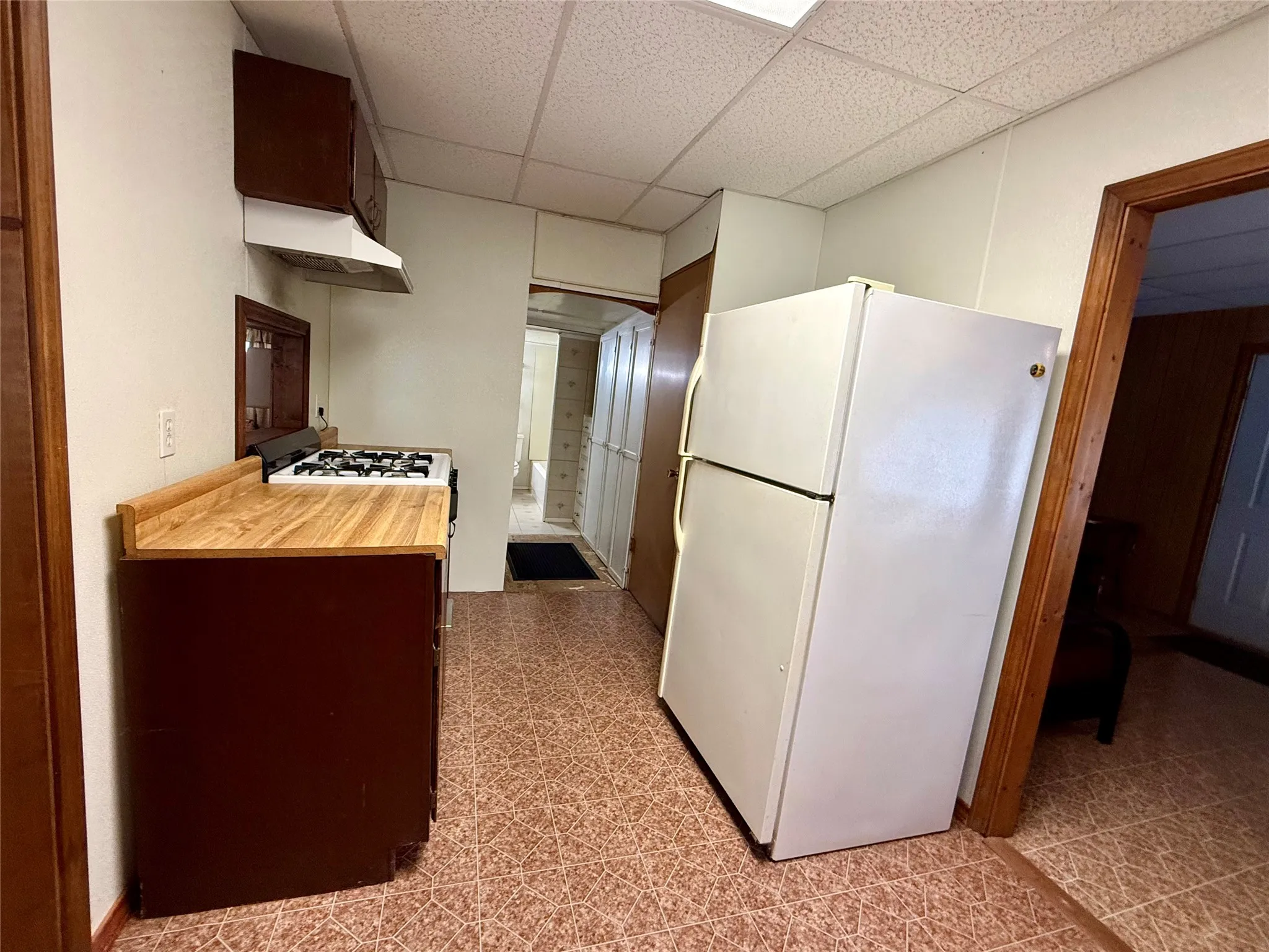Single Family Residence For Sale in Grayson County , 301 Cedar Point Circle, Gordonville, Texas 76245, 1 Bedroom, 2 Bathrooms, Garage spaces, 1,360 Sqft, built in 1955, Price $132,000, mls#21351714, Real Estate Agent in Gordonville, Homes For Sale in Grayson county, Homes For Sale in Gordonville, Realtor in Gordonville Texas, Real Estate Brokerage Independent Realty Texas, Luminita Cordes Realtor