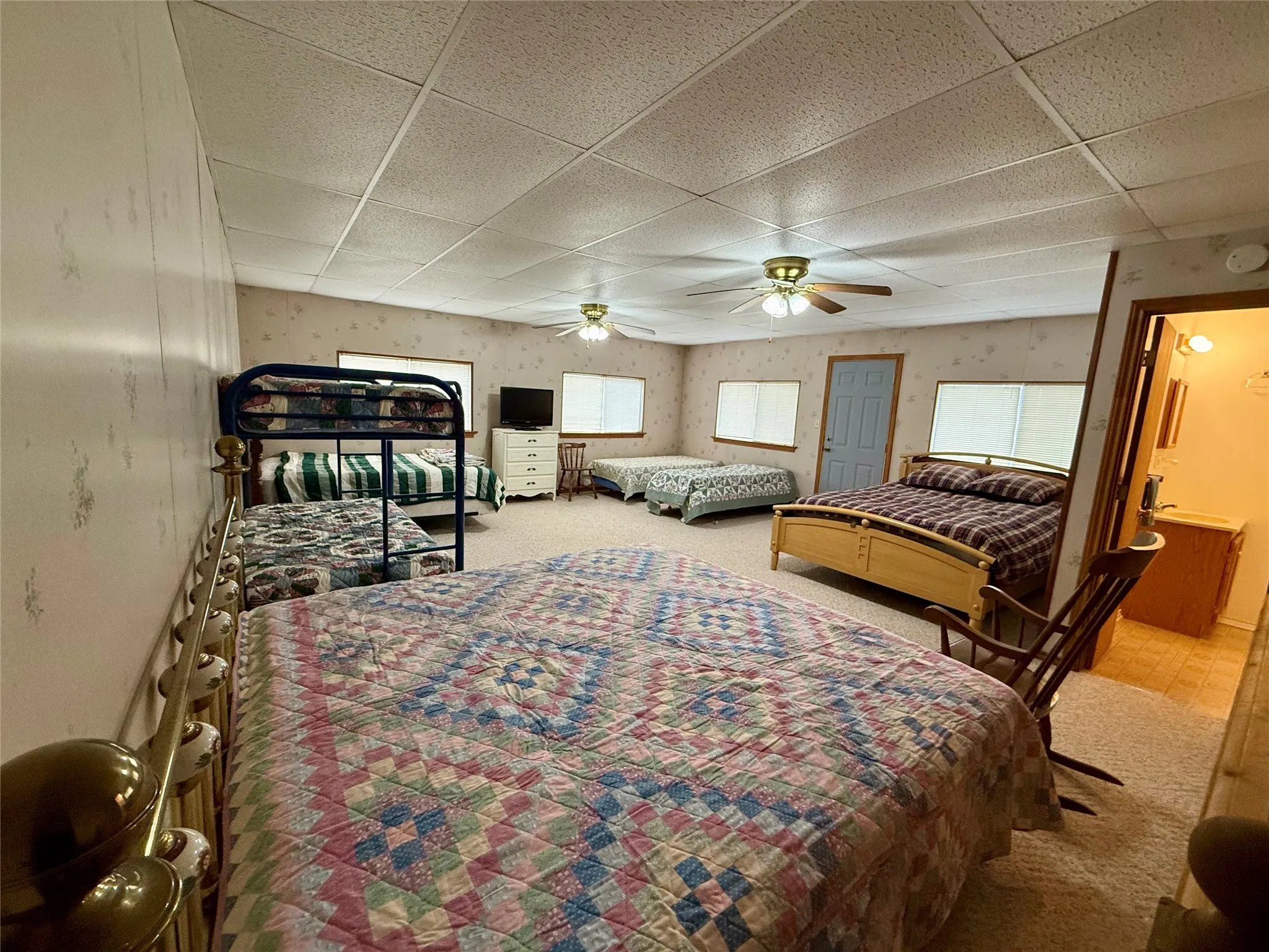 Single Family Residence For Sale in Grayson County , 301 Cedar Point Circle, Gordonville, Texas 76245, 1 Bedroom, 2 Bathrooms, Garage spaces, 1,360 Sqft, built in 1955, Price $132,000, mls#21351714, Real Estate Agent in Gordonville, Homes For Sale in Grayson county, Homes For Sale in Gordonville, Realtor in Gordonville Texas, Real Estate Brokerage Independent Realty Texas, Luminita Cordes Realtor