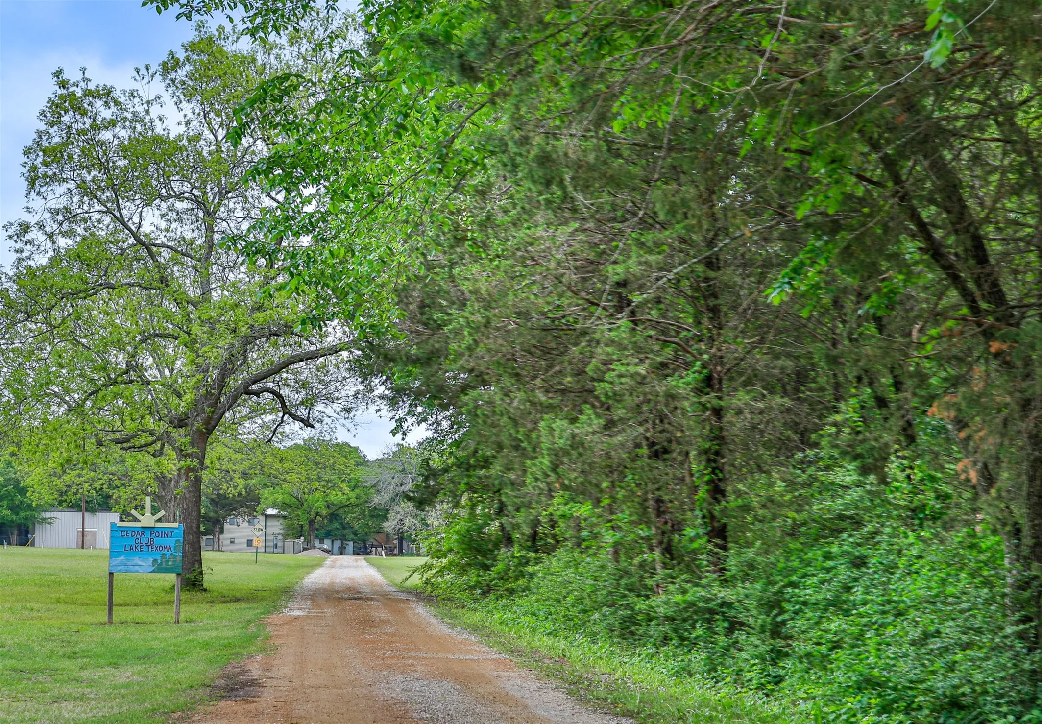 Single Family Residence For Sale in Grayson County , 301 Cedar Point Circle, Gordonville, Texas 76245, 1 Bedroom, 2 Bathrooms, Garage spaces, 1,360 Sqft, built in 1955, Price $132,000, mls#21351714, Real Estate Agent in Gordonville, Homes For Sale in Grayson county, Homes For Sale in Gordonville, Realtor in Gordonville Texas, Real Estate Brokerage Independent Realty Texas, Luminita Cordes Realtor