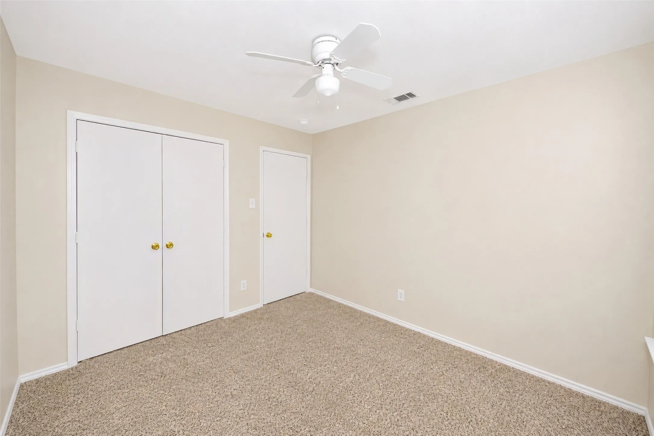 Single Family Residence For Sale in Collin County , 7120 Planters Row Drive, Mc Kinney, Texas 75070, 3 Bedrooms, 3 Bathrooms, 2 Garage spaces, 1,447 Sqft, built in 2005, Price $339,999, mls#21350831, Real Estate Agent in Mc Kinney, Homes For Sale in Collin county, Homes For Sale in Mc Kinney, Realtor in Mc Kinney Texas, Real Estate Brokerage Independent Realty Texas, Luminita Cordes Realtor